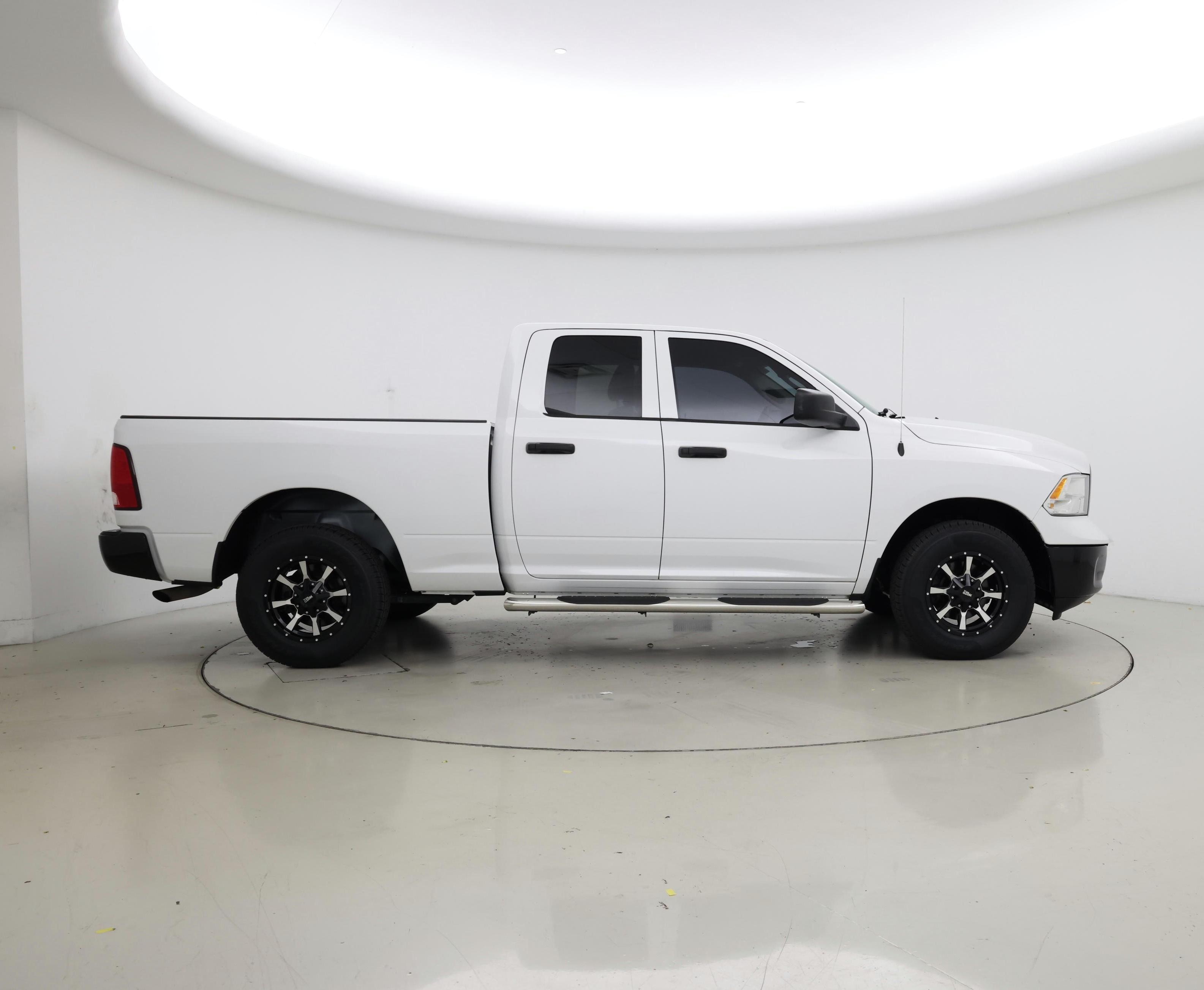 Thumbnail: 2019 RAM 1500 Classic - 7