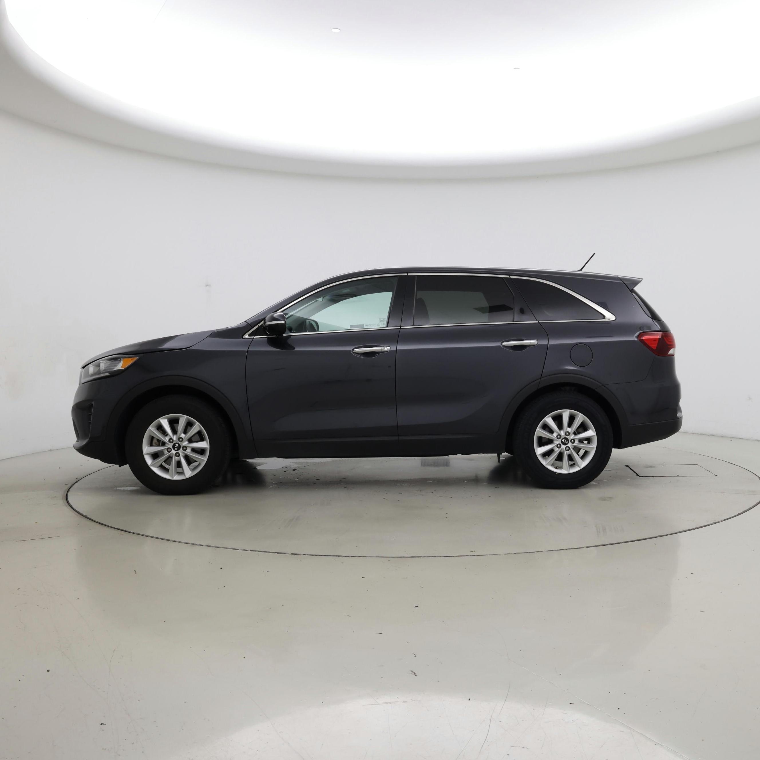Thumbnail: 2019 Kia Sorento - 3