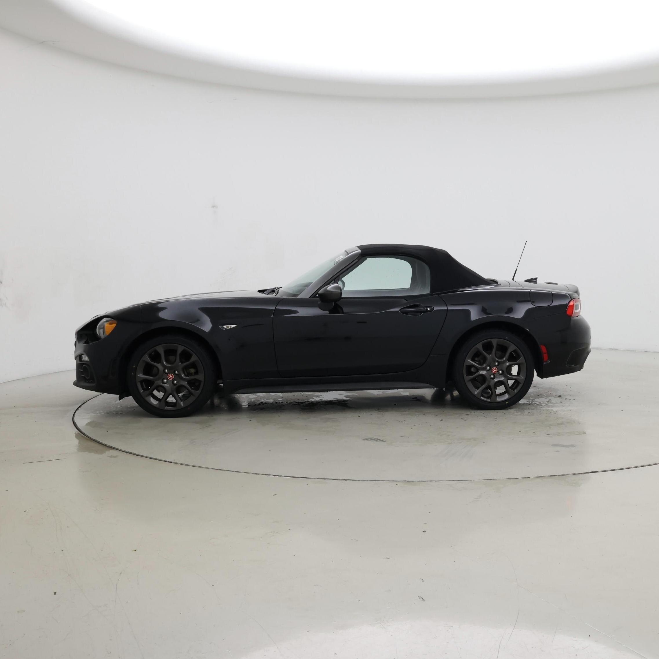 Thumbnail: 2017 Fiat 124 Spider - 3