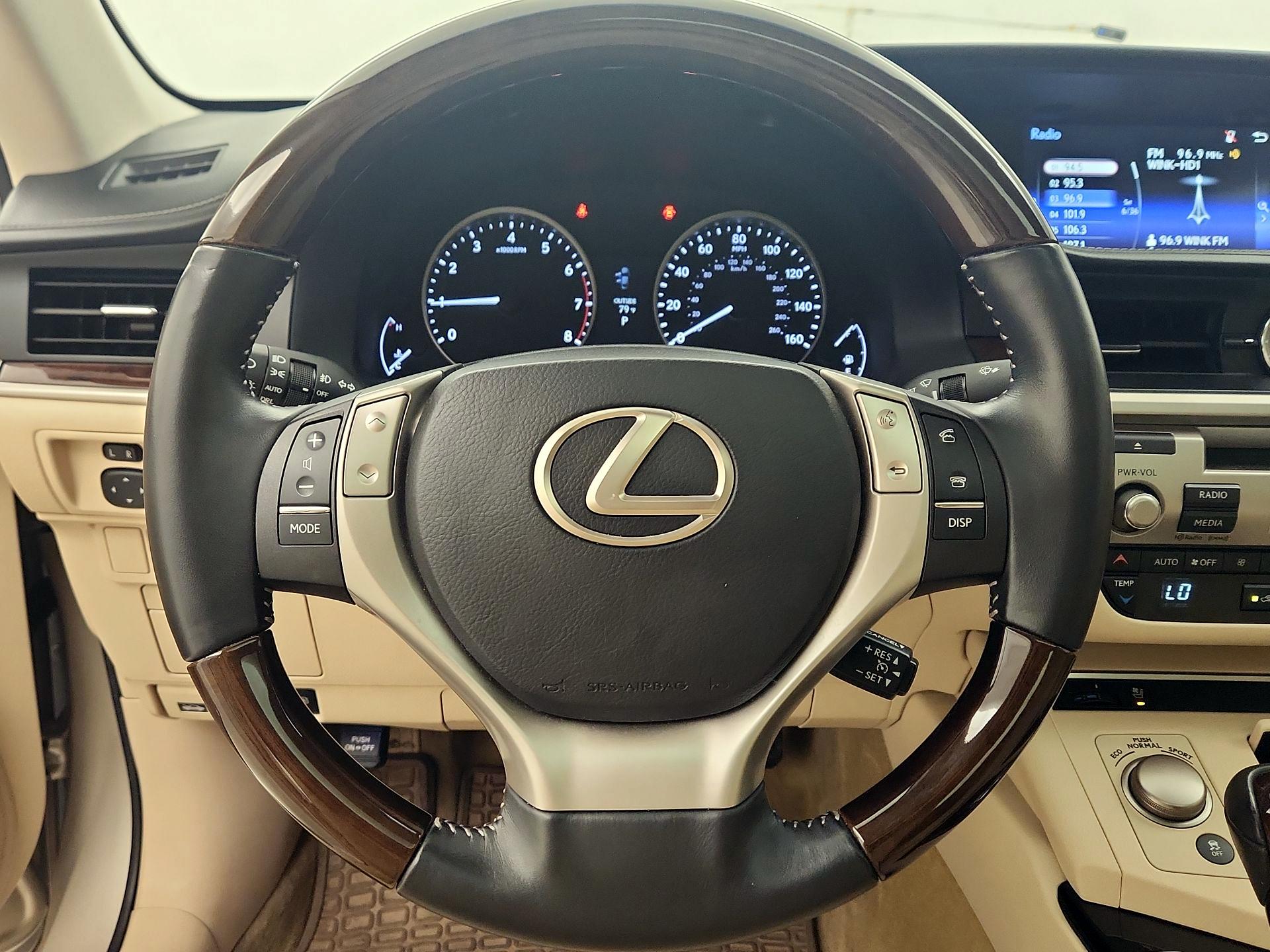 Thumbnail: 2015 Lexus ES - 10