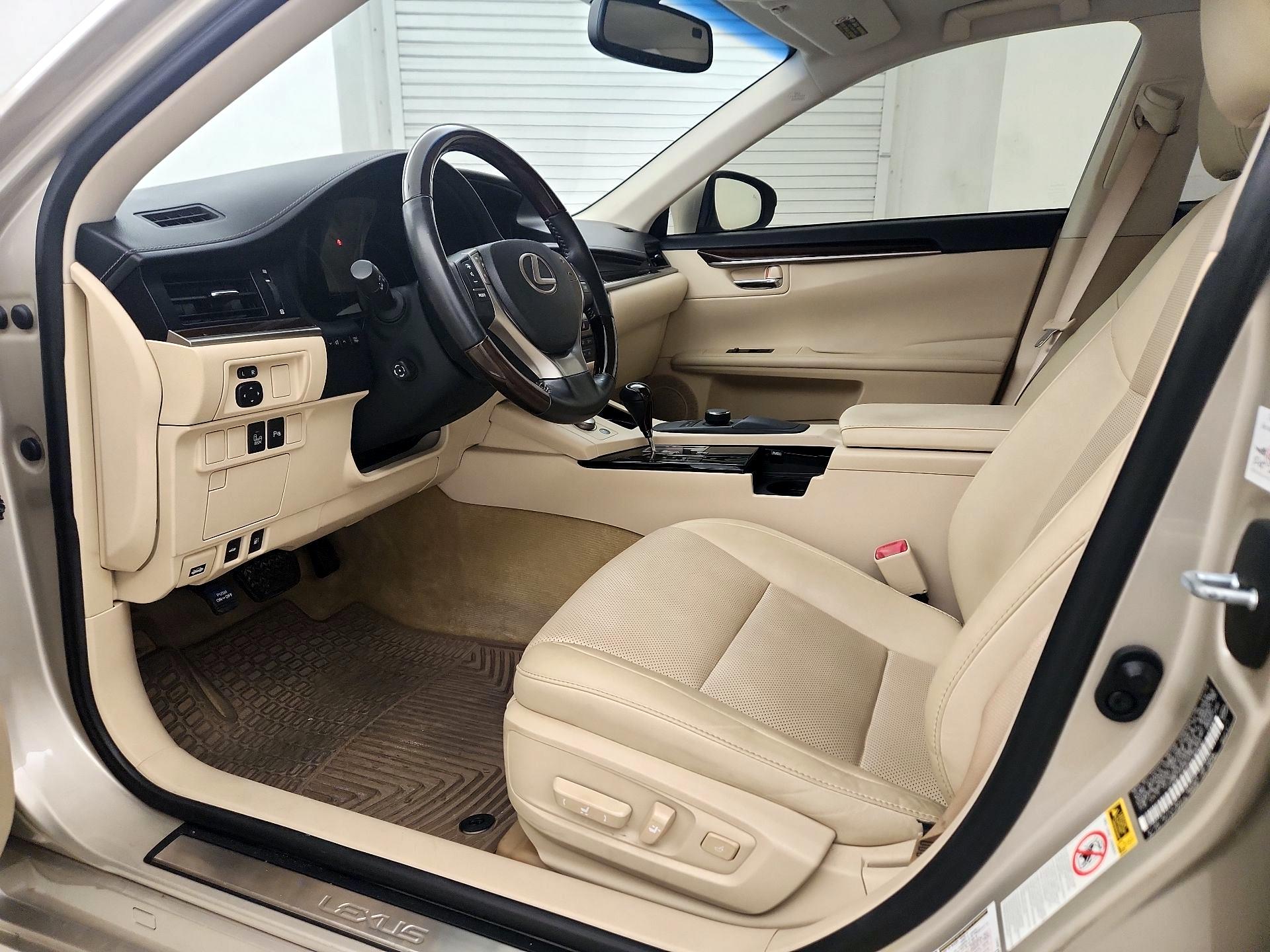 Thumbnail: 2015 Lexus ES - 11