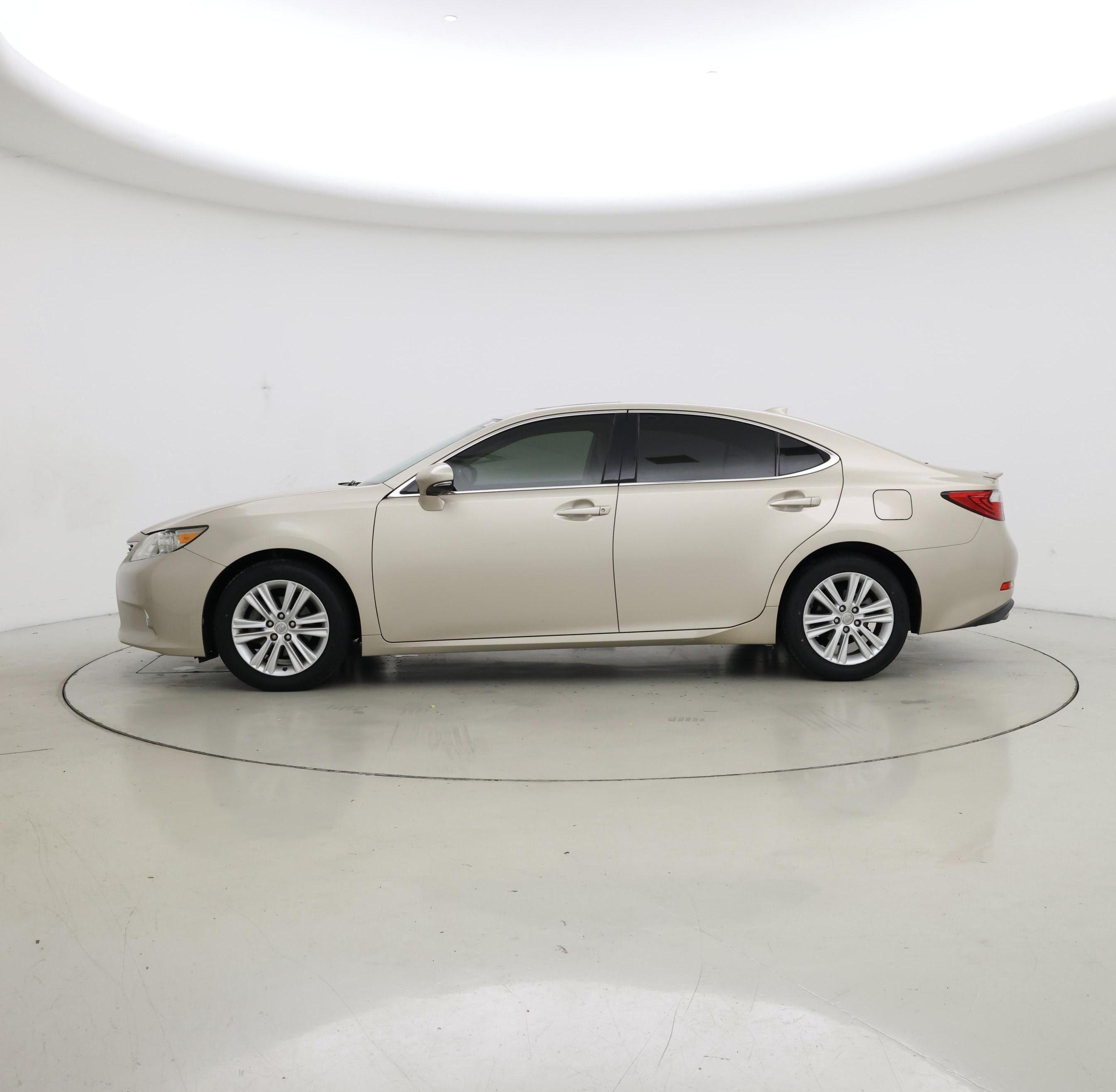 Thumbnail: 2015 Lexus ES - 3