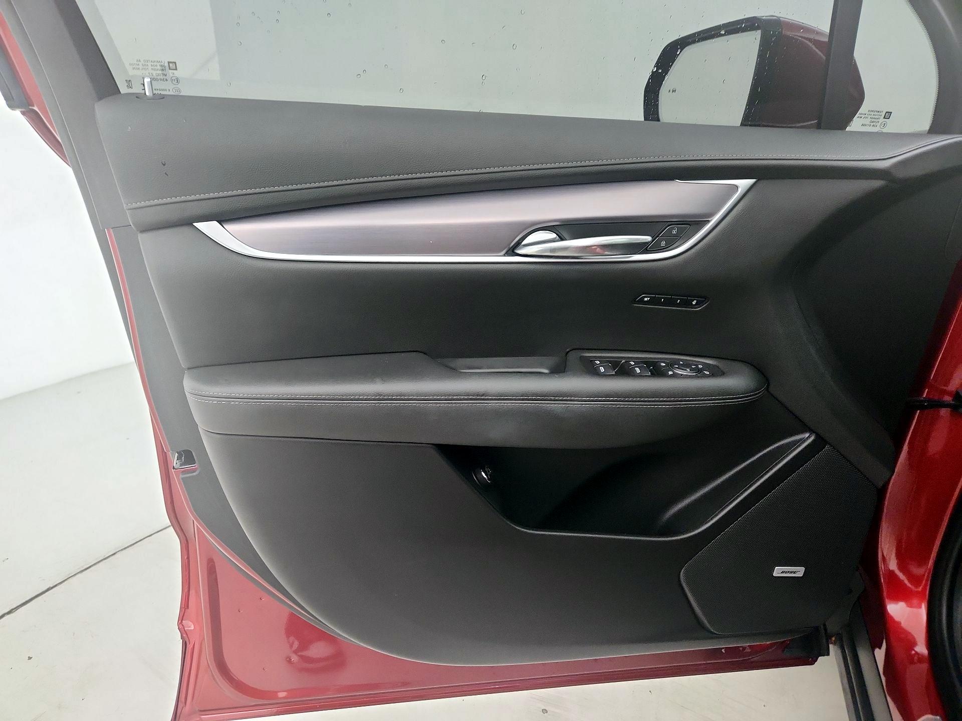 Thumbnail: 2024 Cadillac XT6 - 12