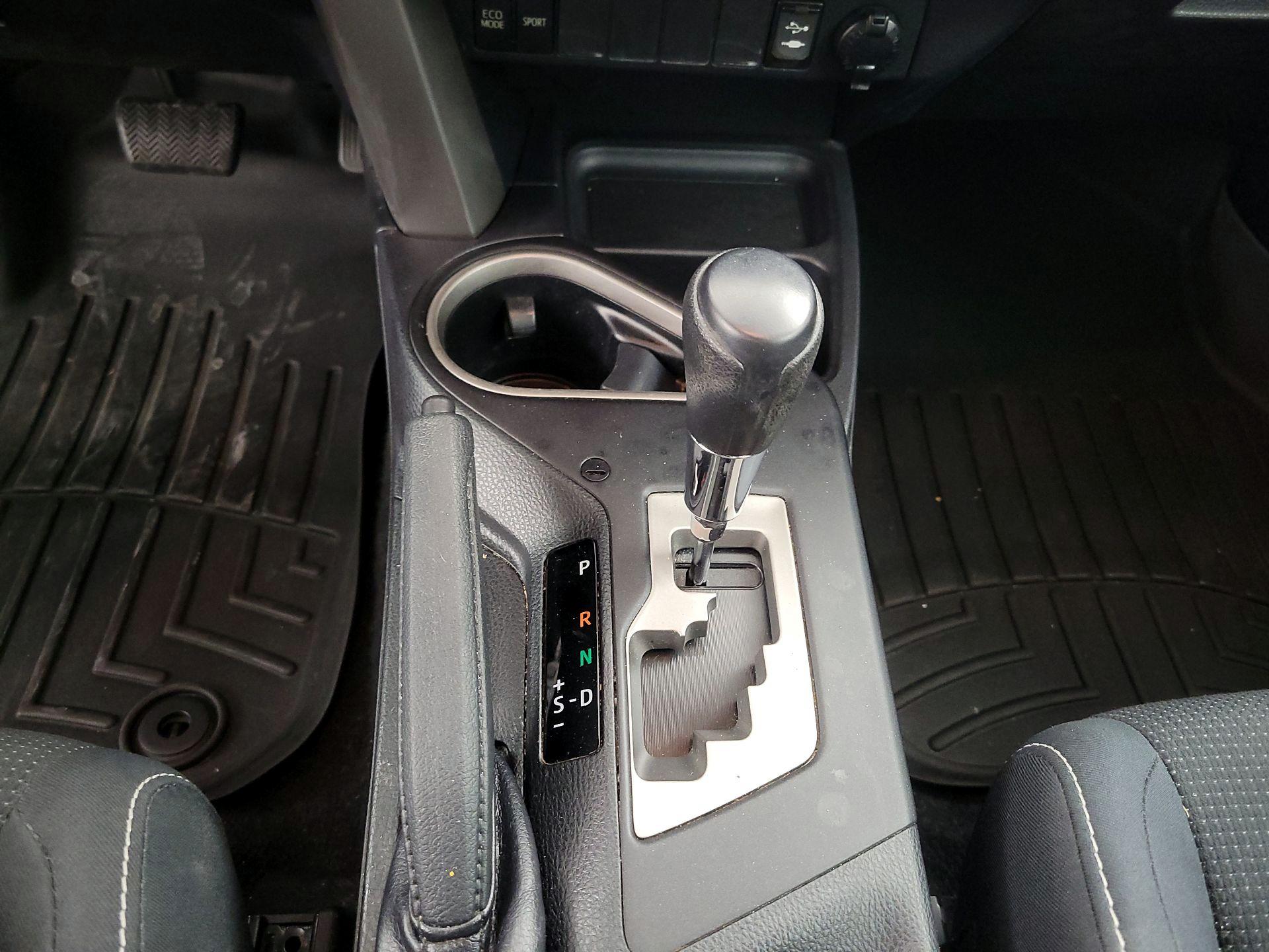 Thumbnail: 2018 Toyota RAV4 - 15