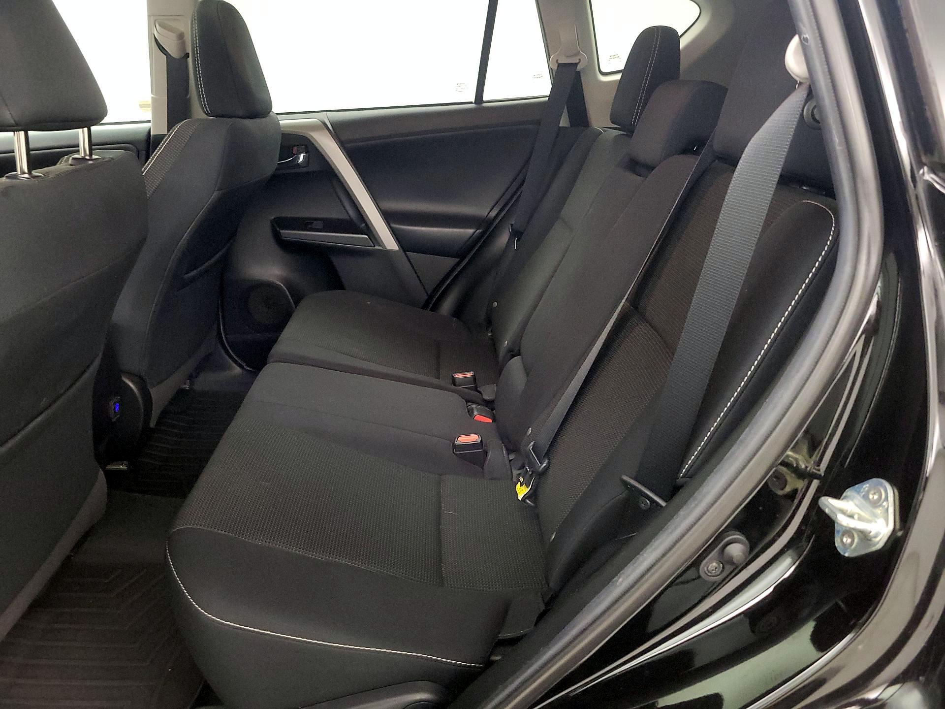 Thumbnail: 2018 Toyota RAV4 - 18