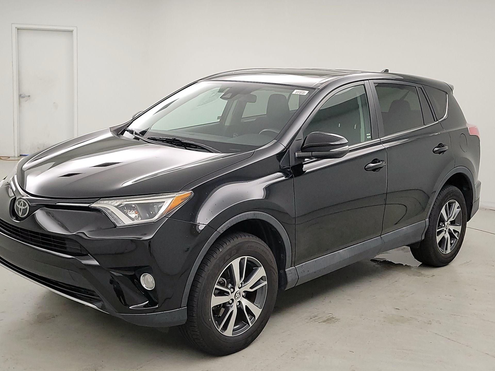 Thumbnail: 2018 Toyota RAV4 - 3