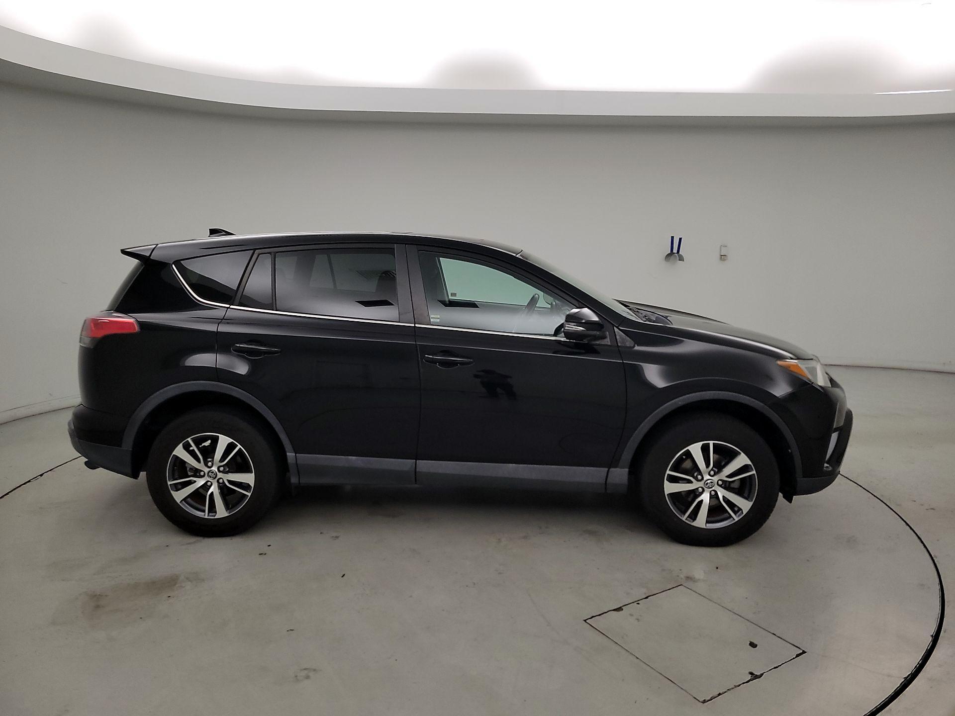 Thumbnail: 2018 Toyota RAV4 - 4