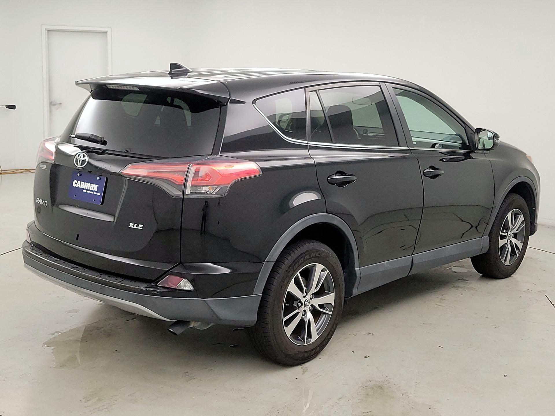 Thumbnail: 2018 Toyota RAV4 - 5