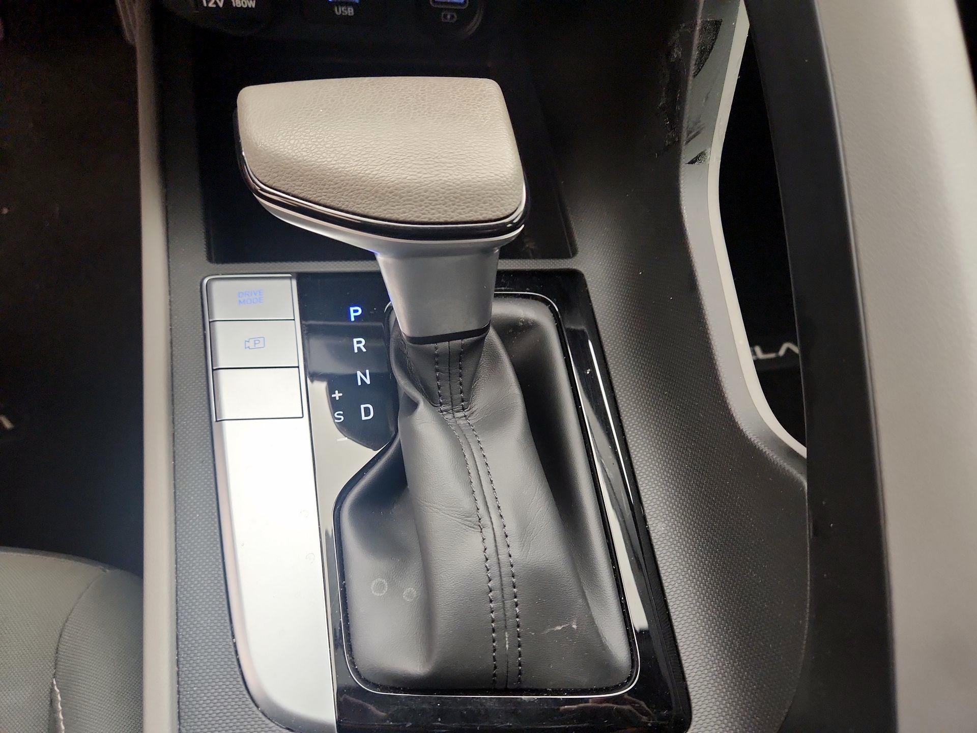 Thumbnail: 2022 Hyundai Elantra - 17