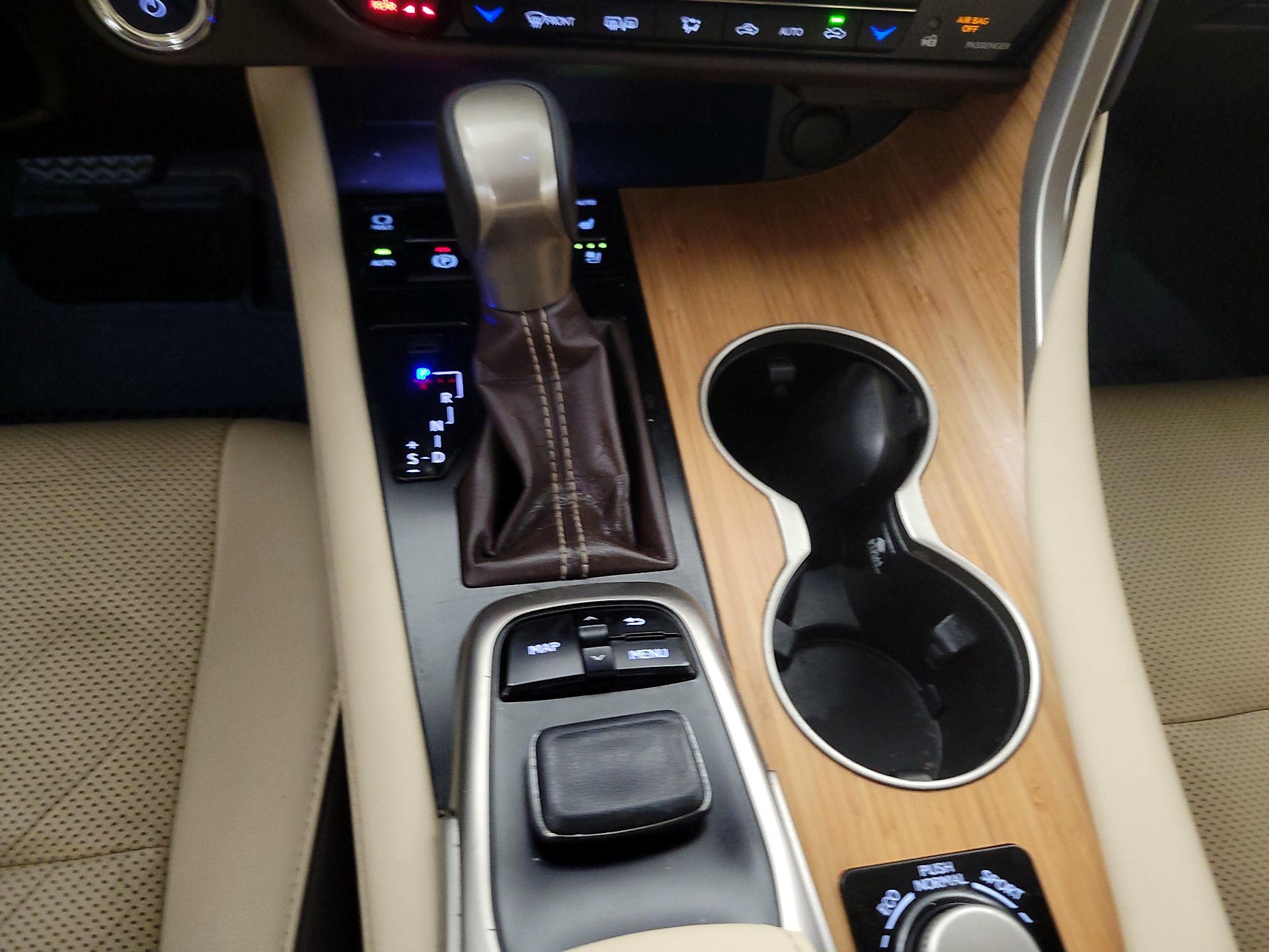 Thumbnail: 2019 Lexus RX - 16