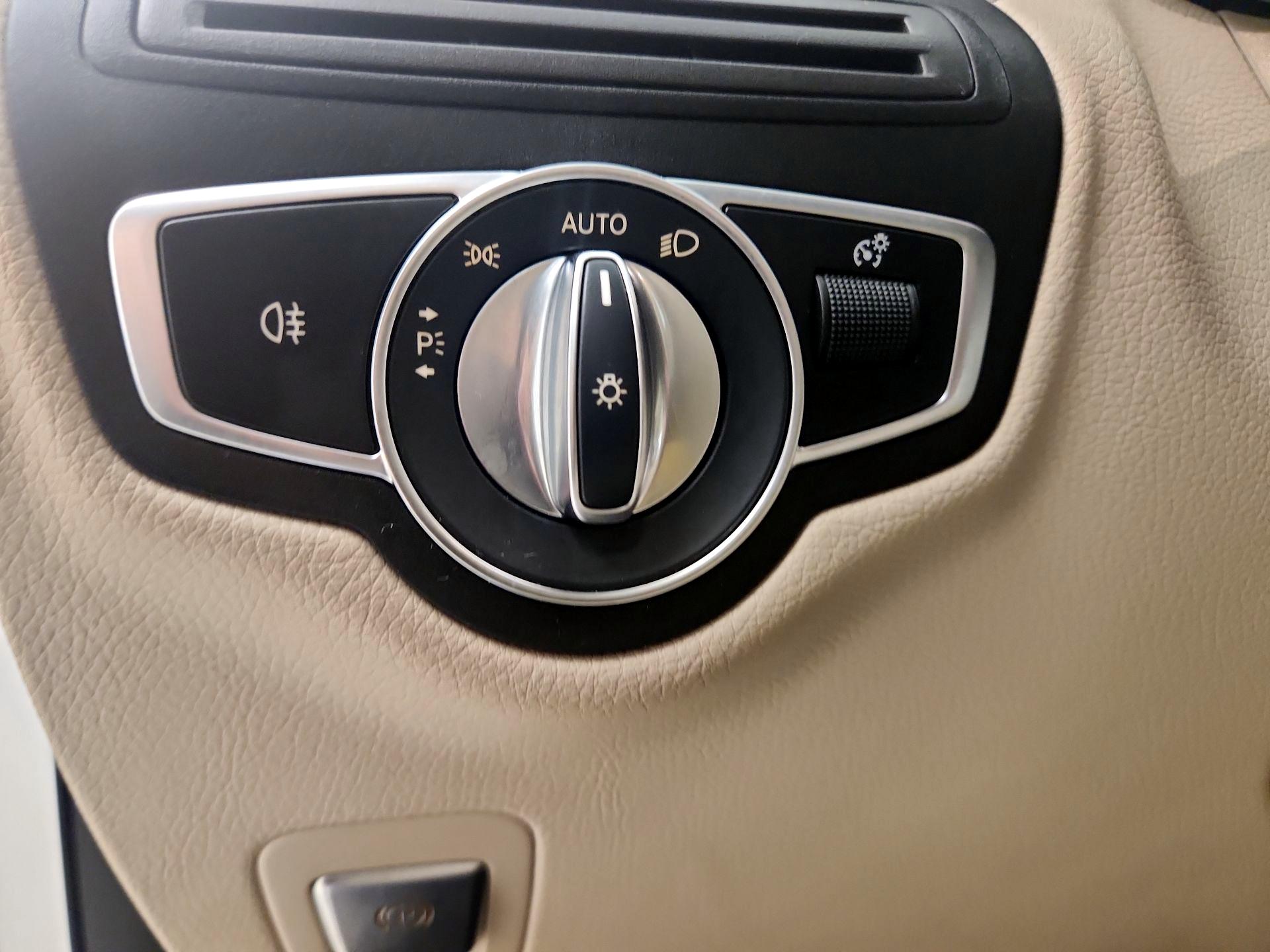 Thumbnail: 2021 Mercedes-Benz GLC - 13