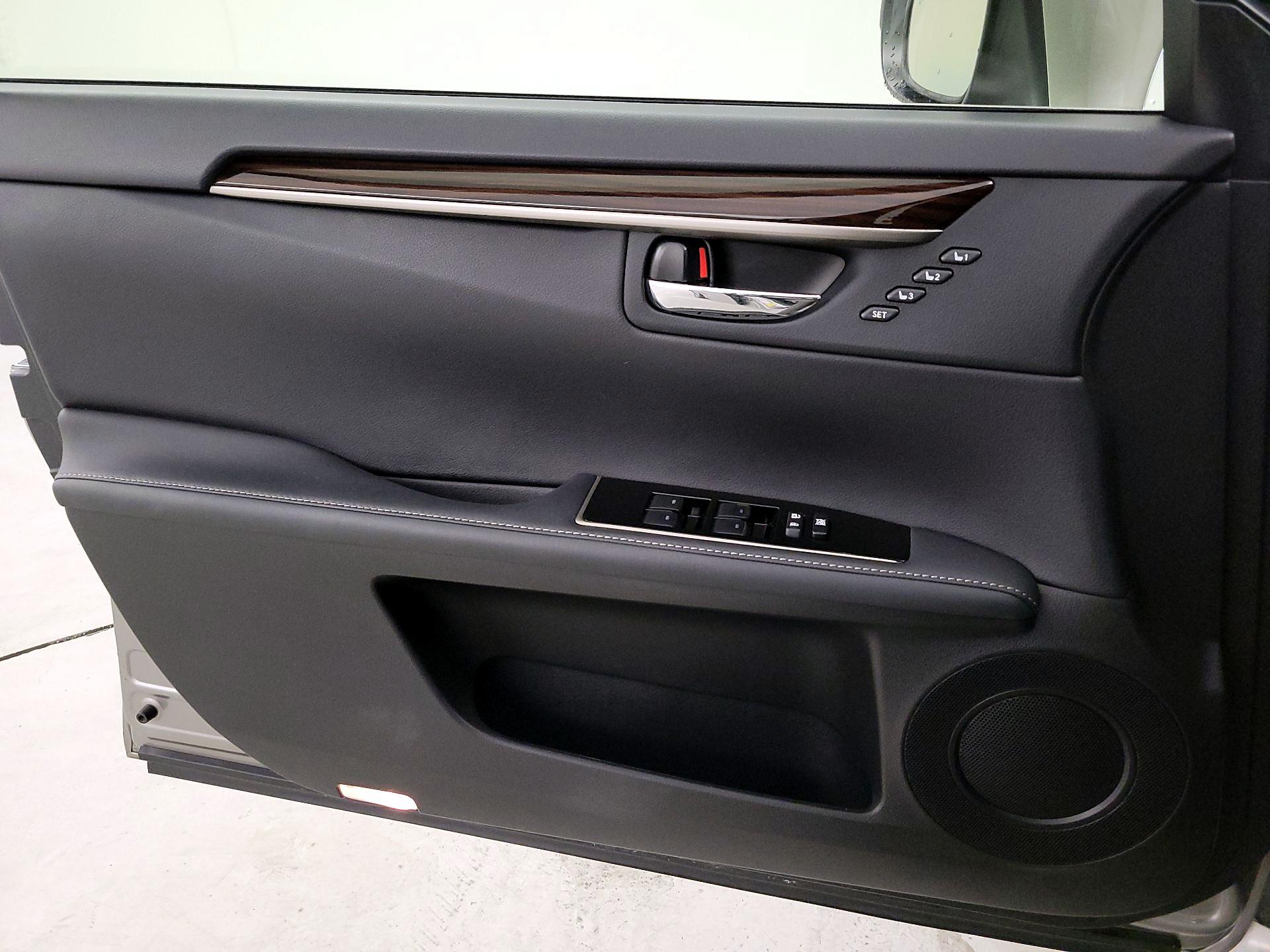 Thumbnail: 2016 Lexus ES - 10