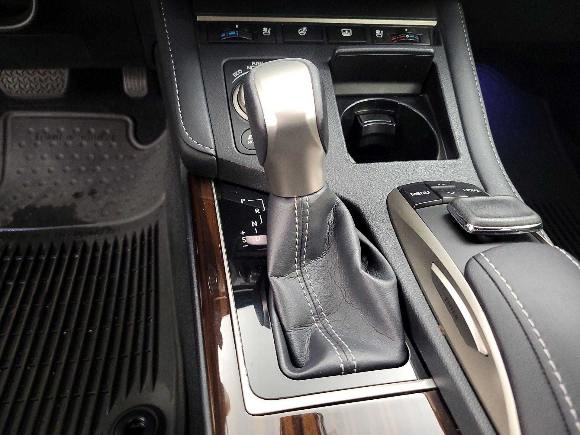 Thumbnail: 2016 Lexus ES - 16
