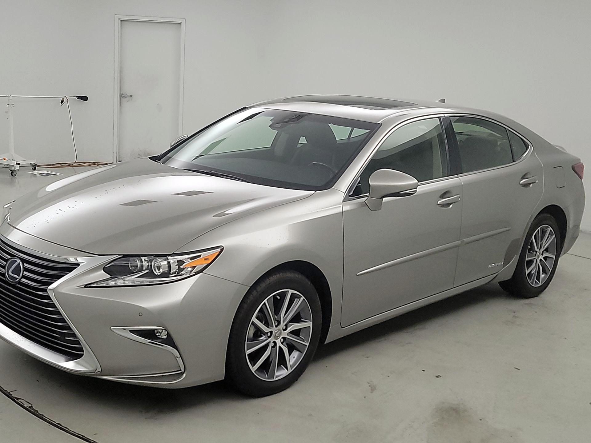 Thumbnail: 2016 Lexus ES - 3