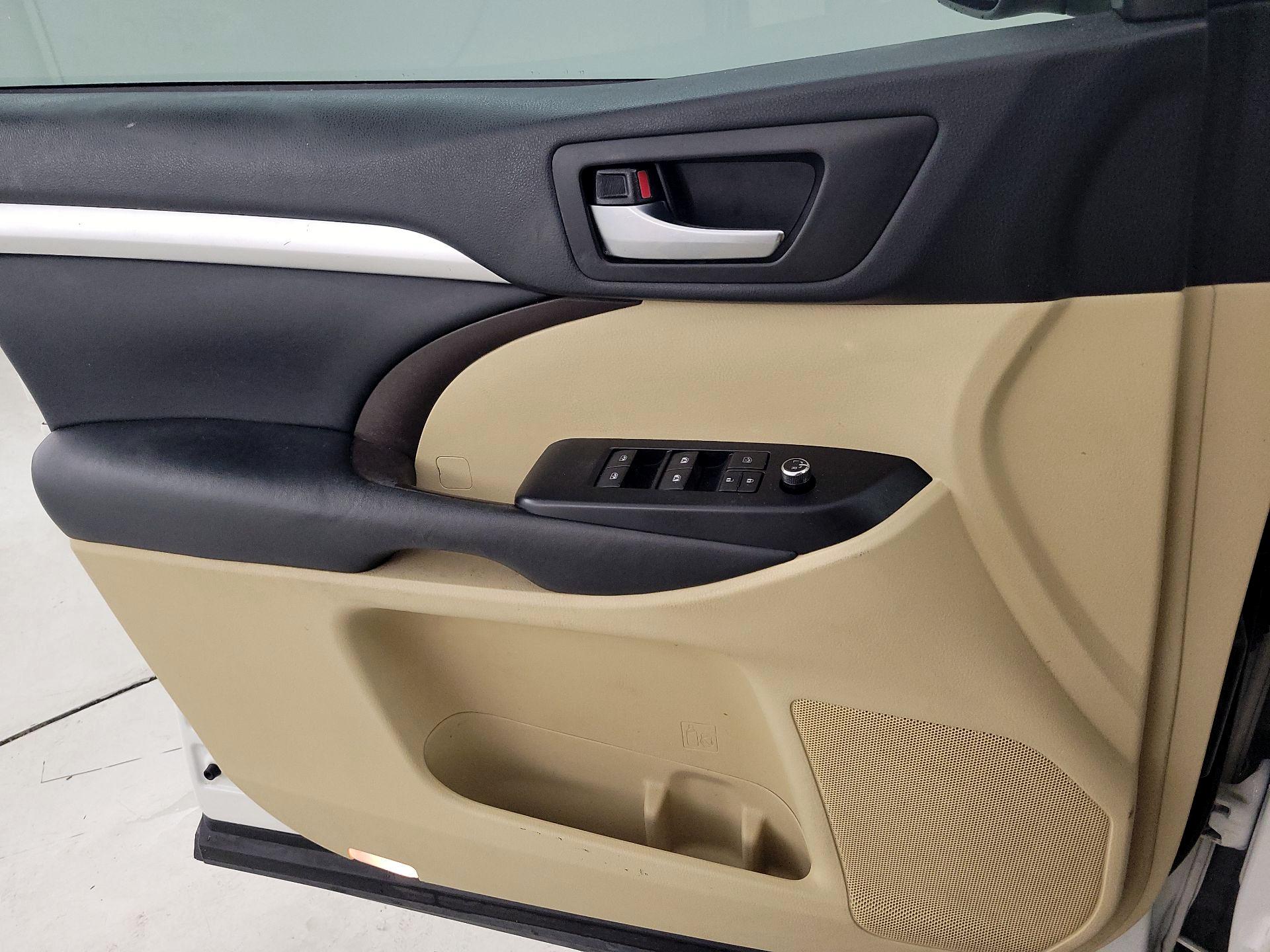 Thumbnail: 2019 Toyota Highlander - 10