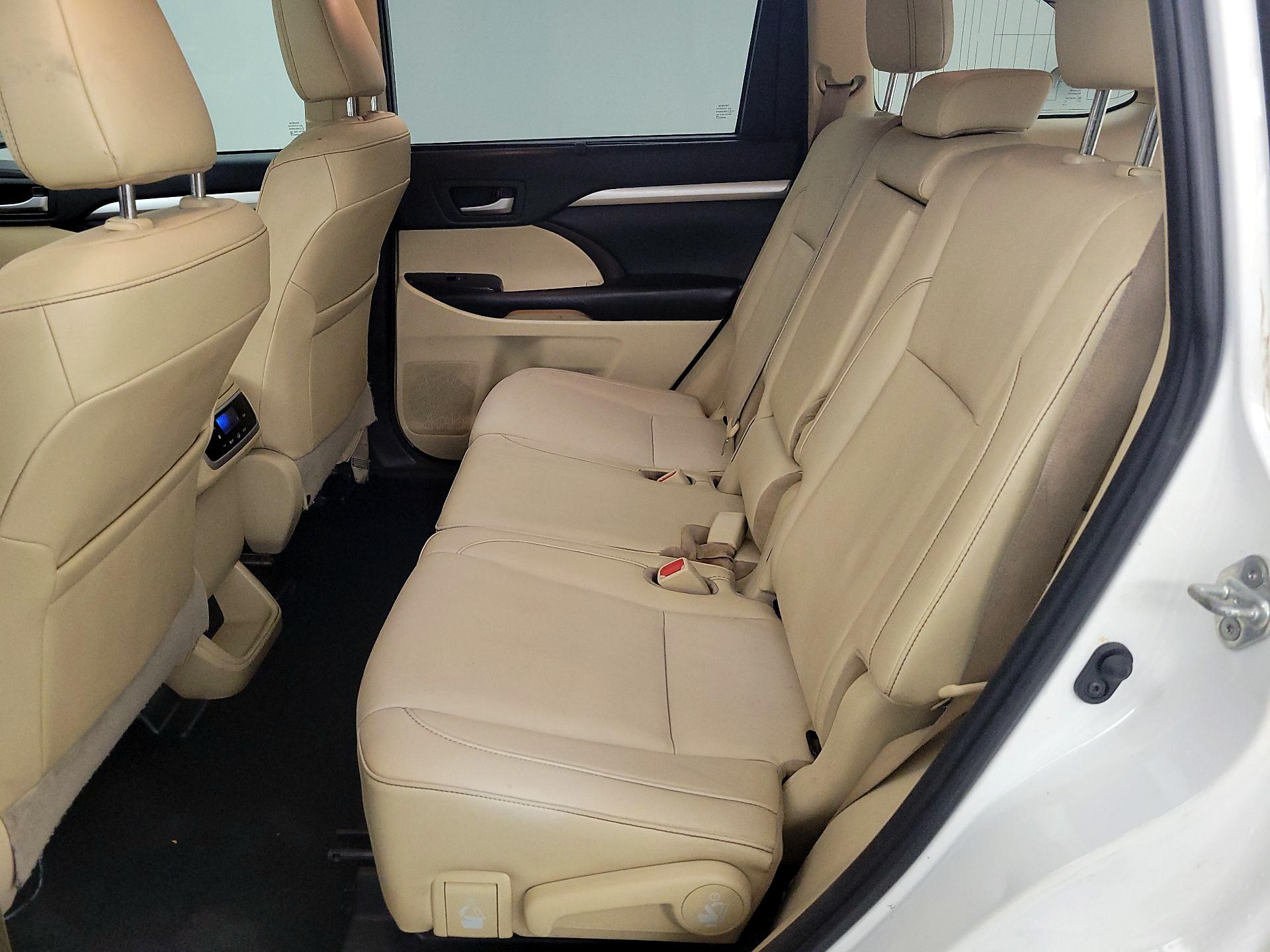 Thumbnail: 2019 Toyota Highlander - 18