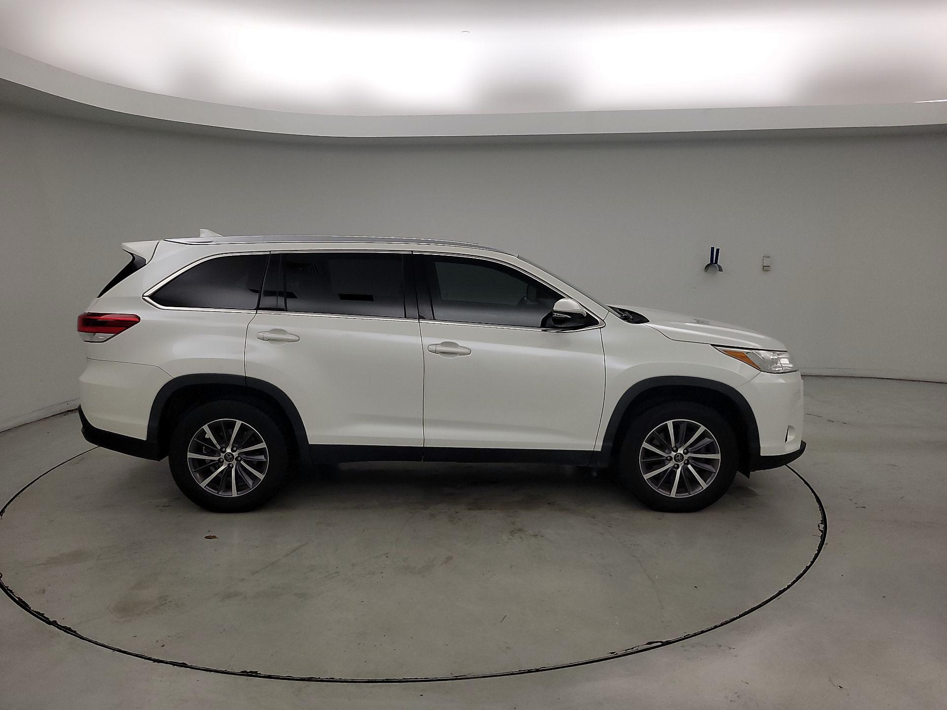Thumbnail: 2019 Toyota Highlander - 4