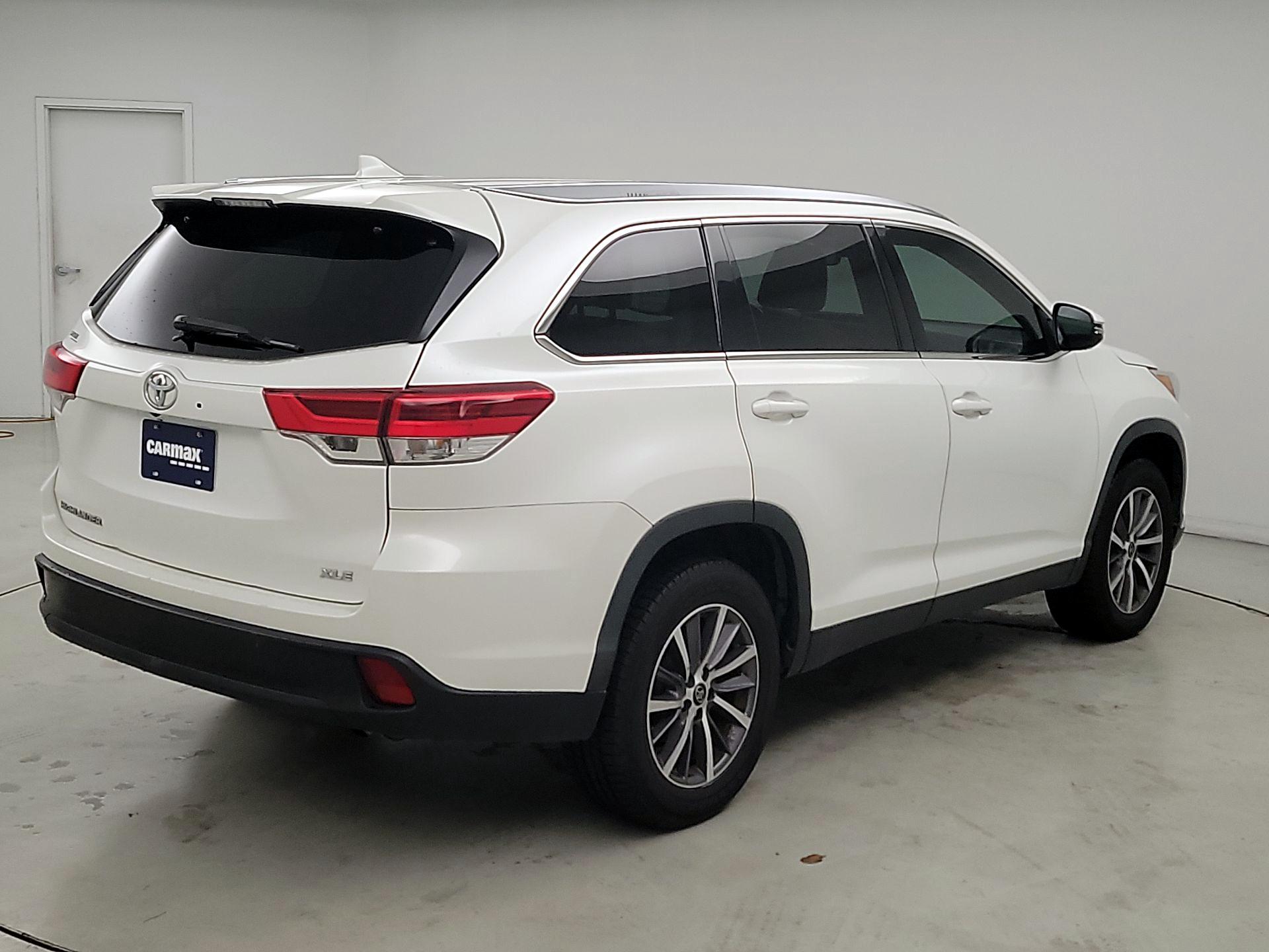 Thumbnail: 2019 Toyota Highlander - 5