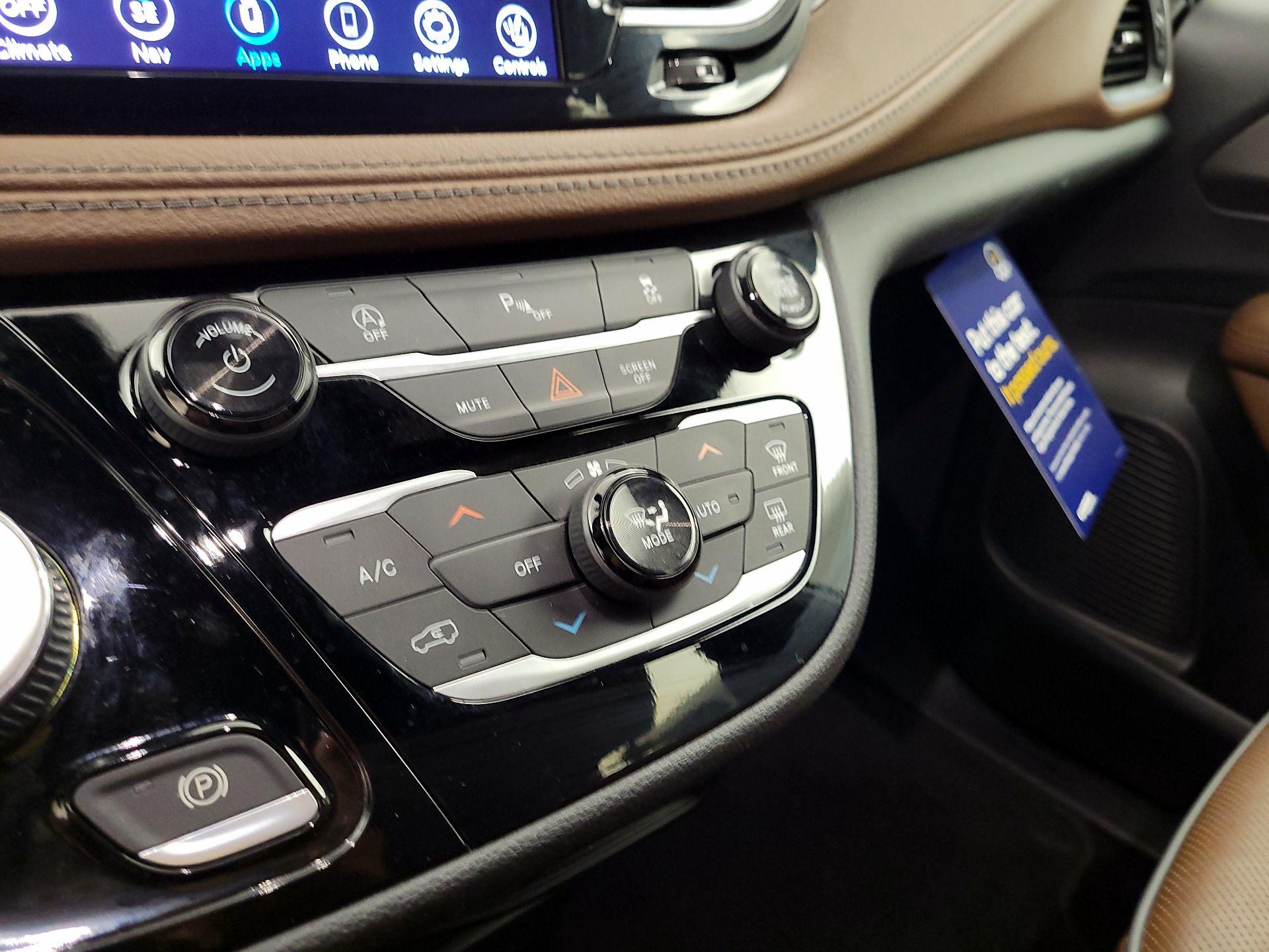 Thumbnail: 2020 Chrysler Pacifica - 14