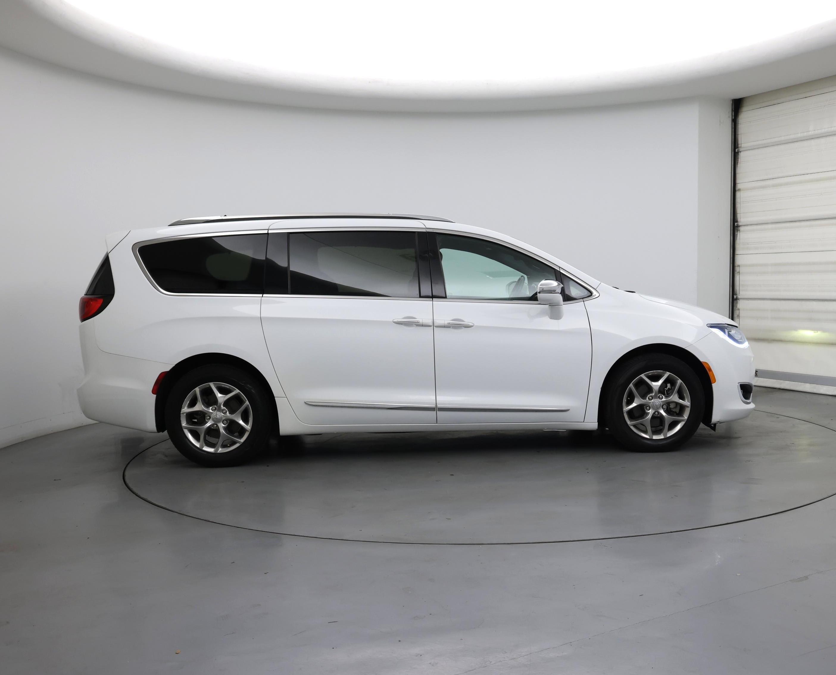 Thumbnail: 2020 Chrysler Pacifica - 7