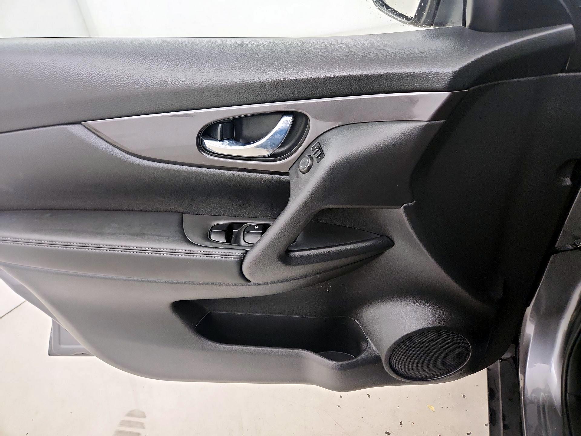 Thumbnail: 2019 Nissan Rogue - 12