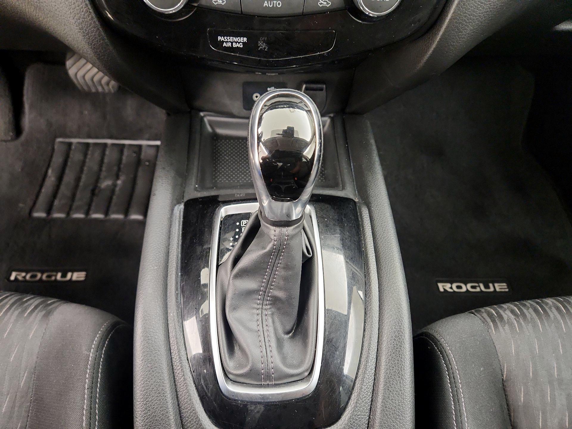 Thumbnail: 2019 Nissan Rogue - 17