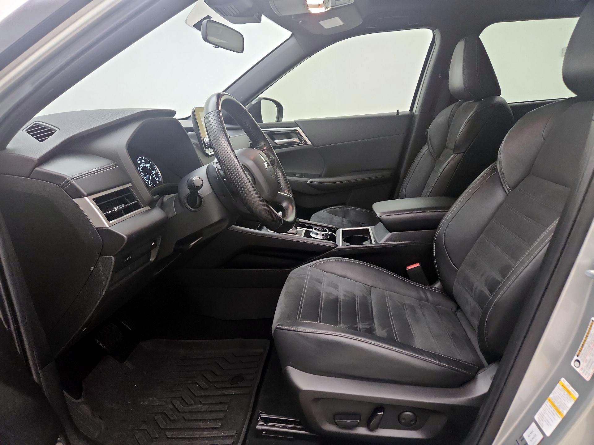 Thumbnail: 2022 Mitsubishi Outlander - 11