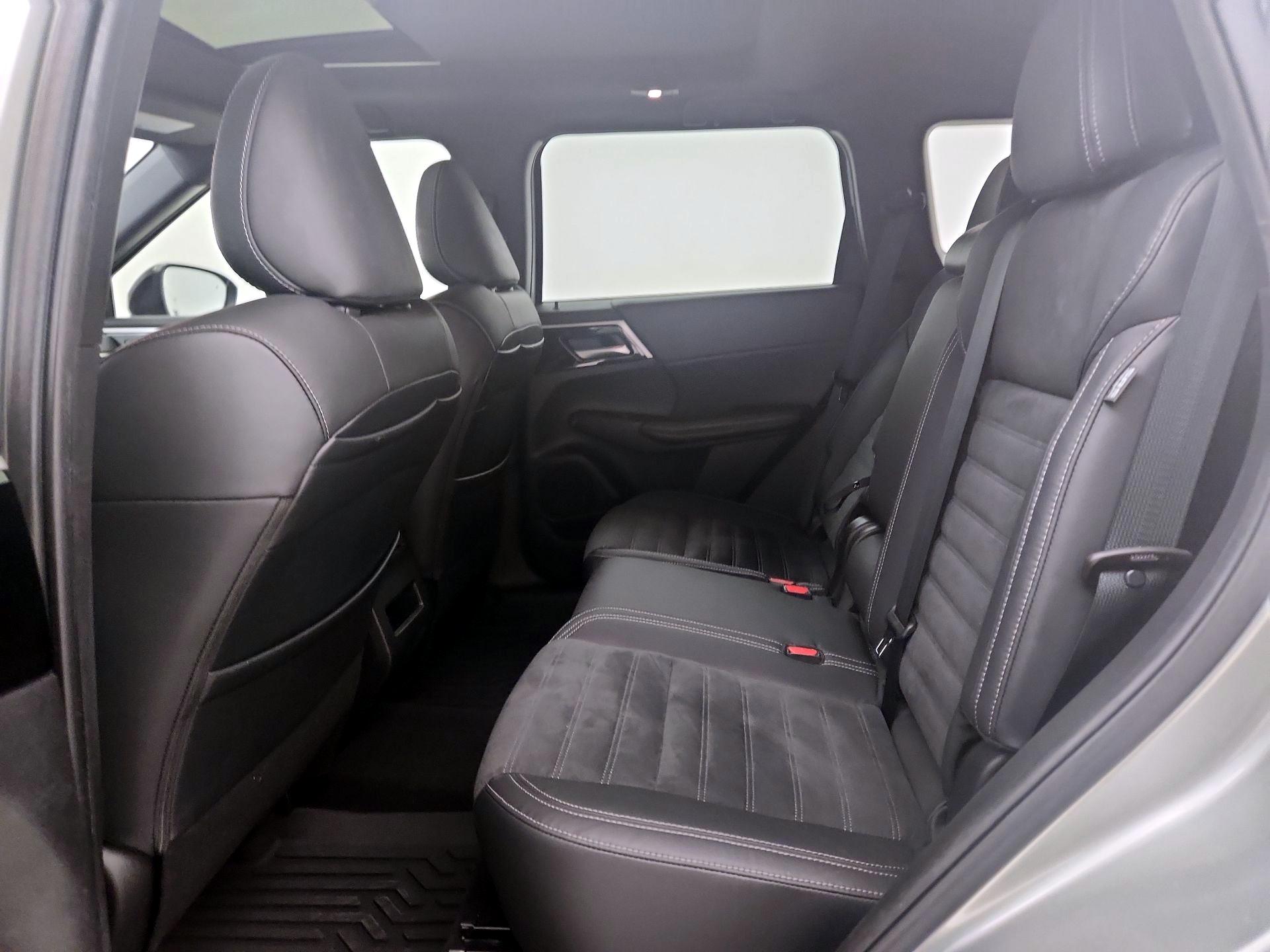 Thumbnail: 2022 Mitsubishi Outlander - 20