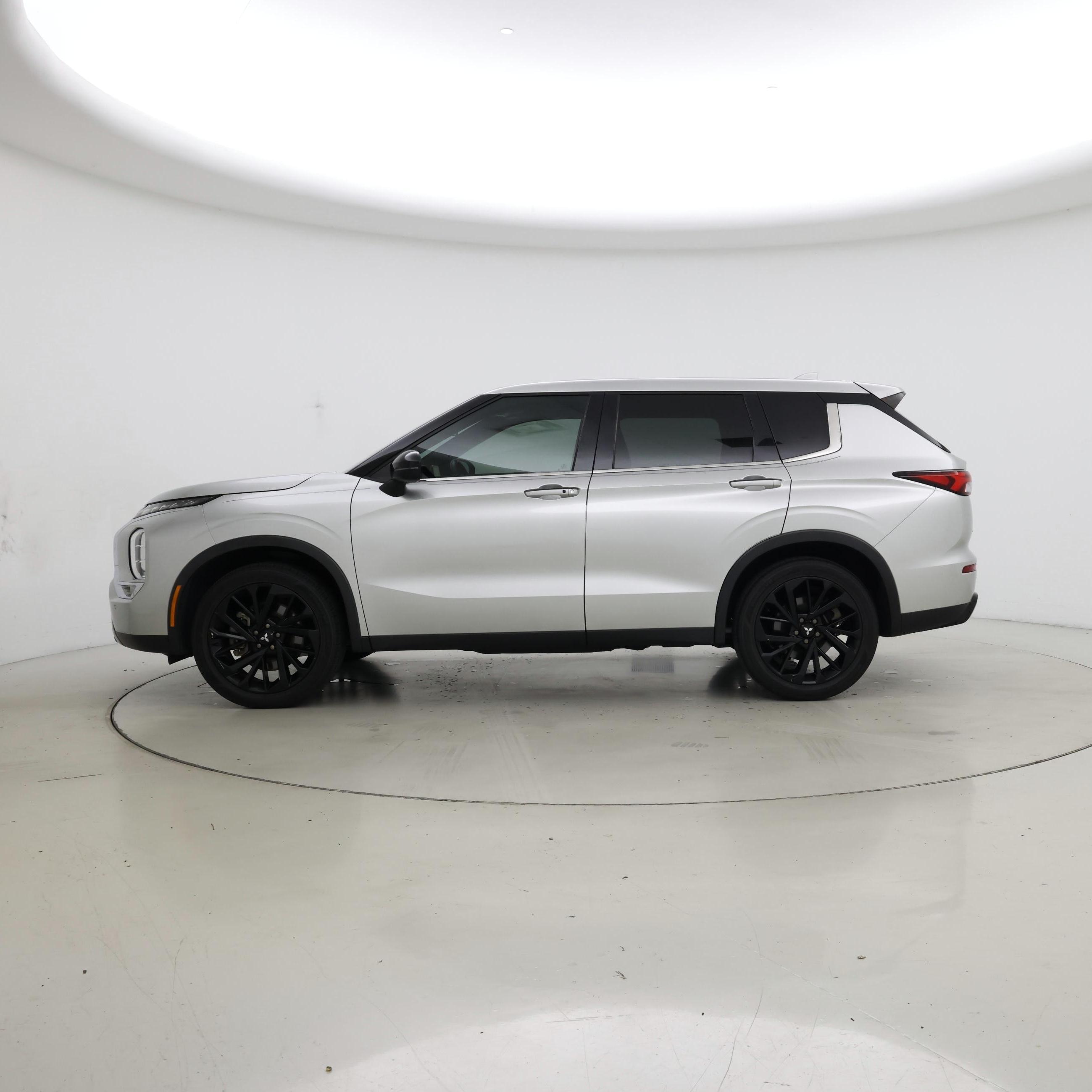 Thumbnail: 2022 Mitsubishi Outlander - 3