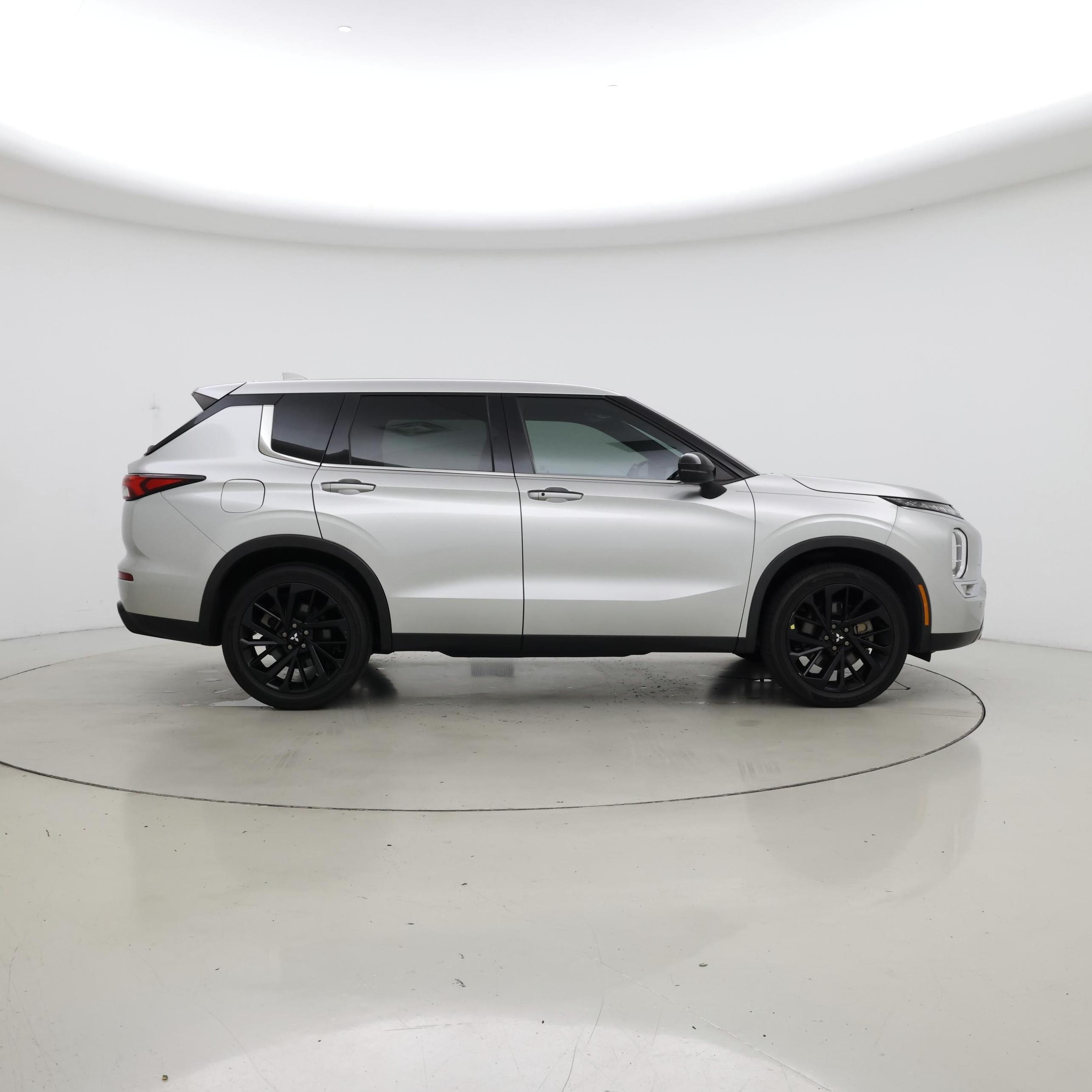 Thumbnail: 2022 Mitsubishi Outlander - 7