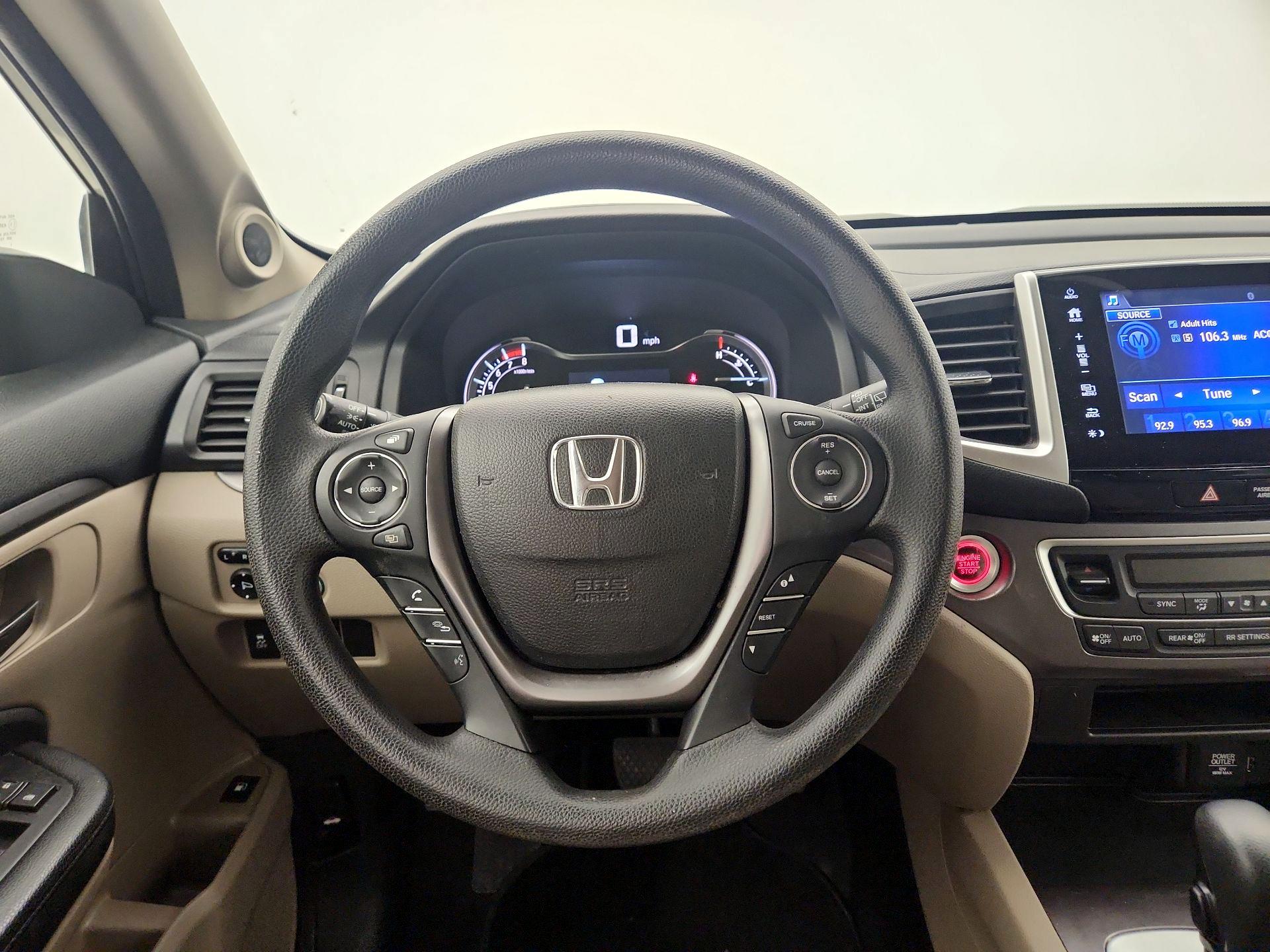 Thumbnail: 2017 Honda Pilot - 10