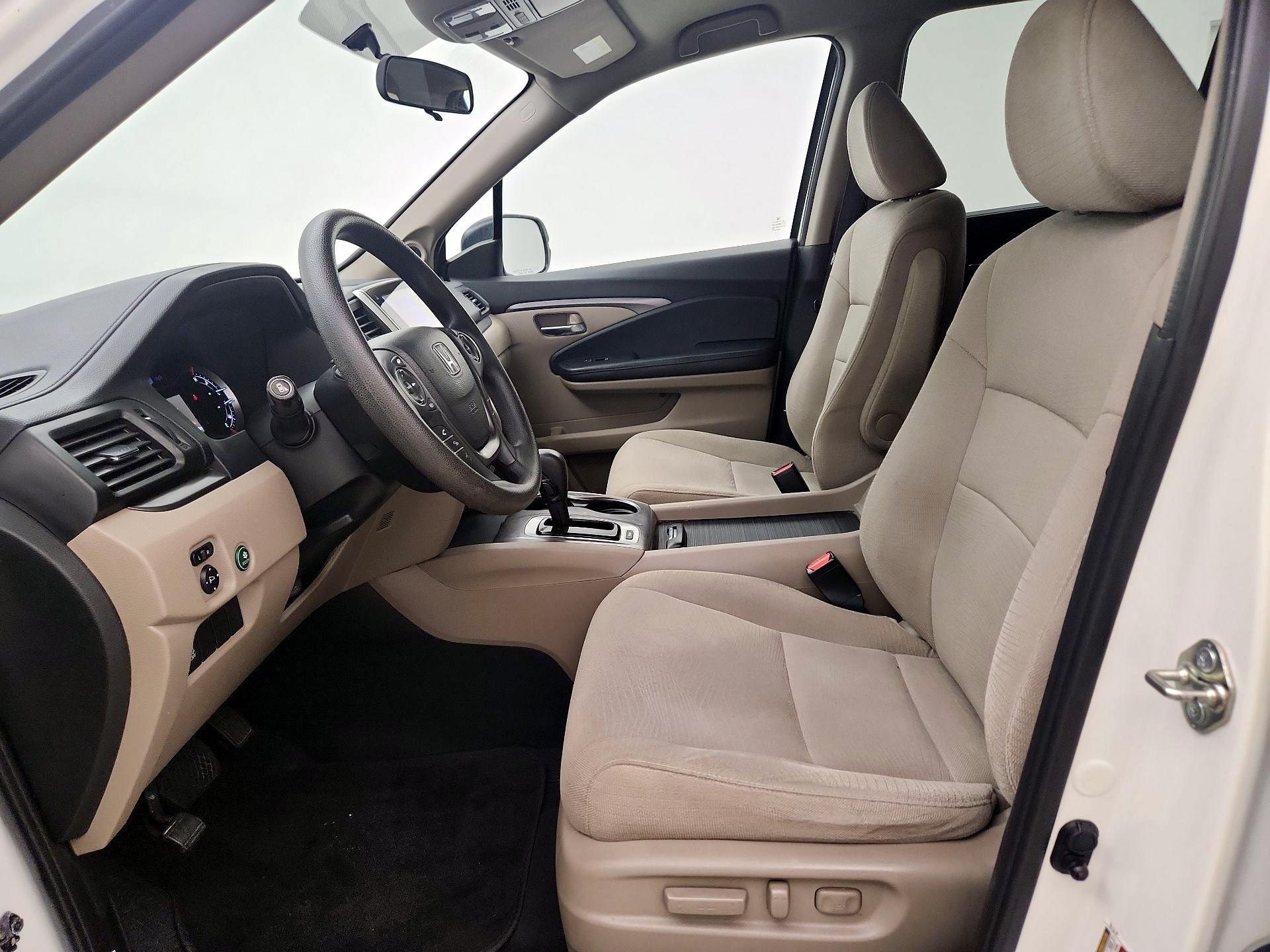 Thumbnail: 2017 Honda Pilot - 11