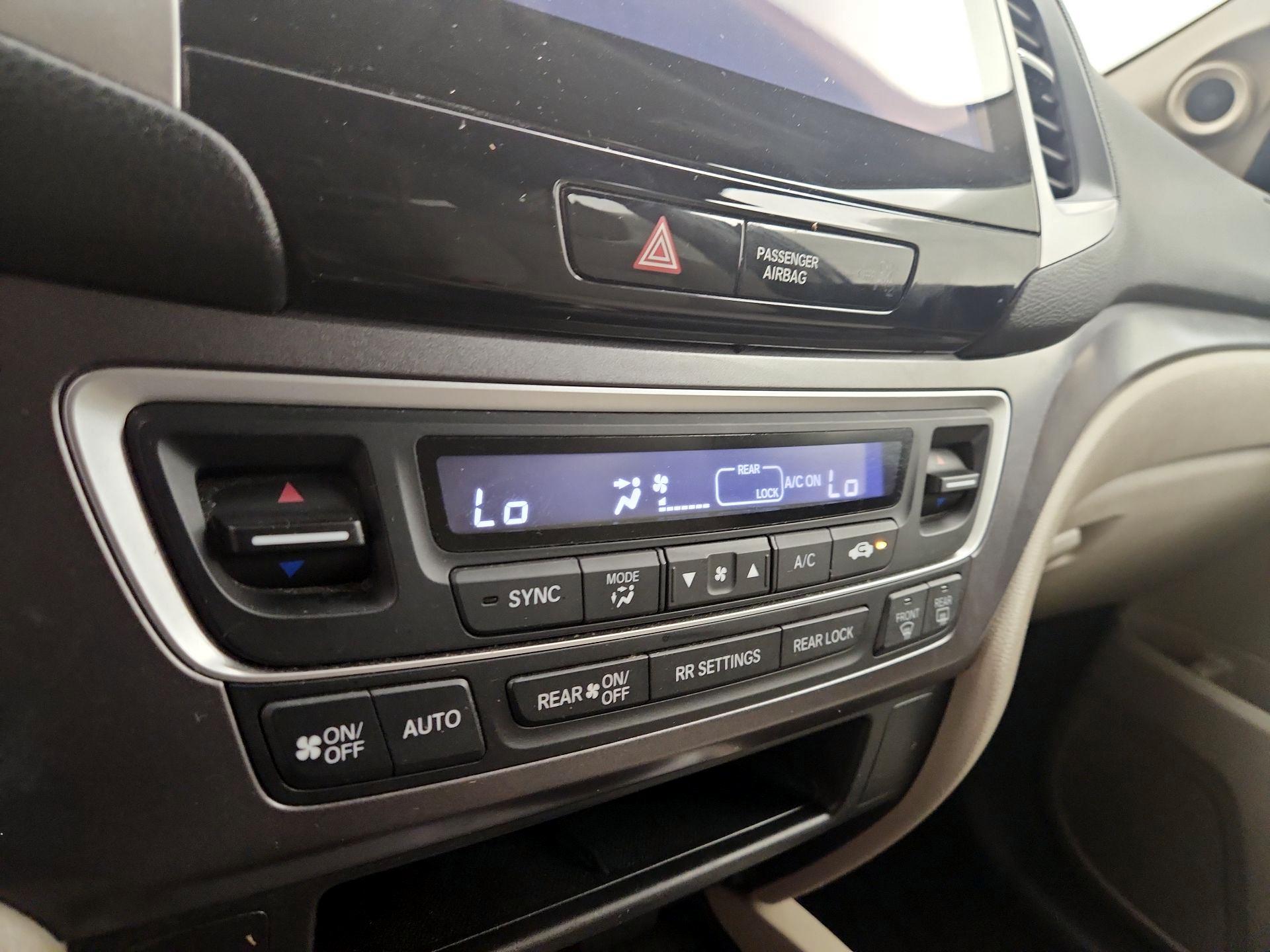 Thumbnail: 2017 Honda Pilot - 16