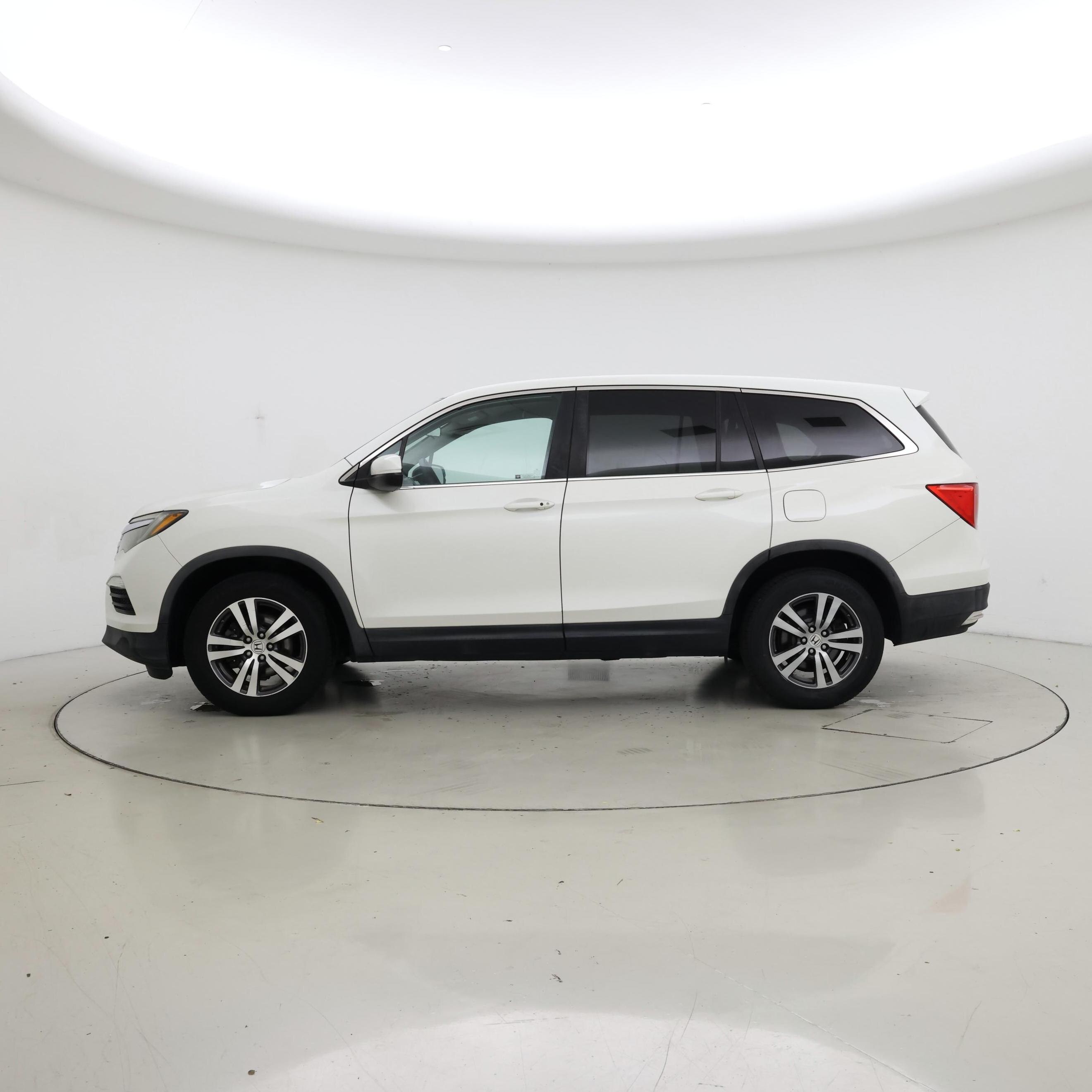 Thumbnail: 2017 Honda Pilot - 3