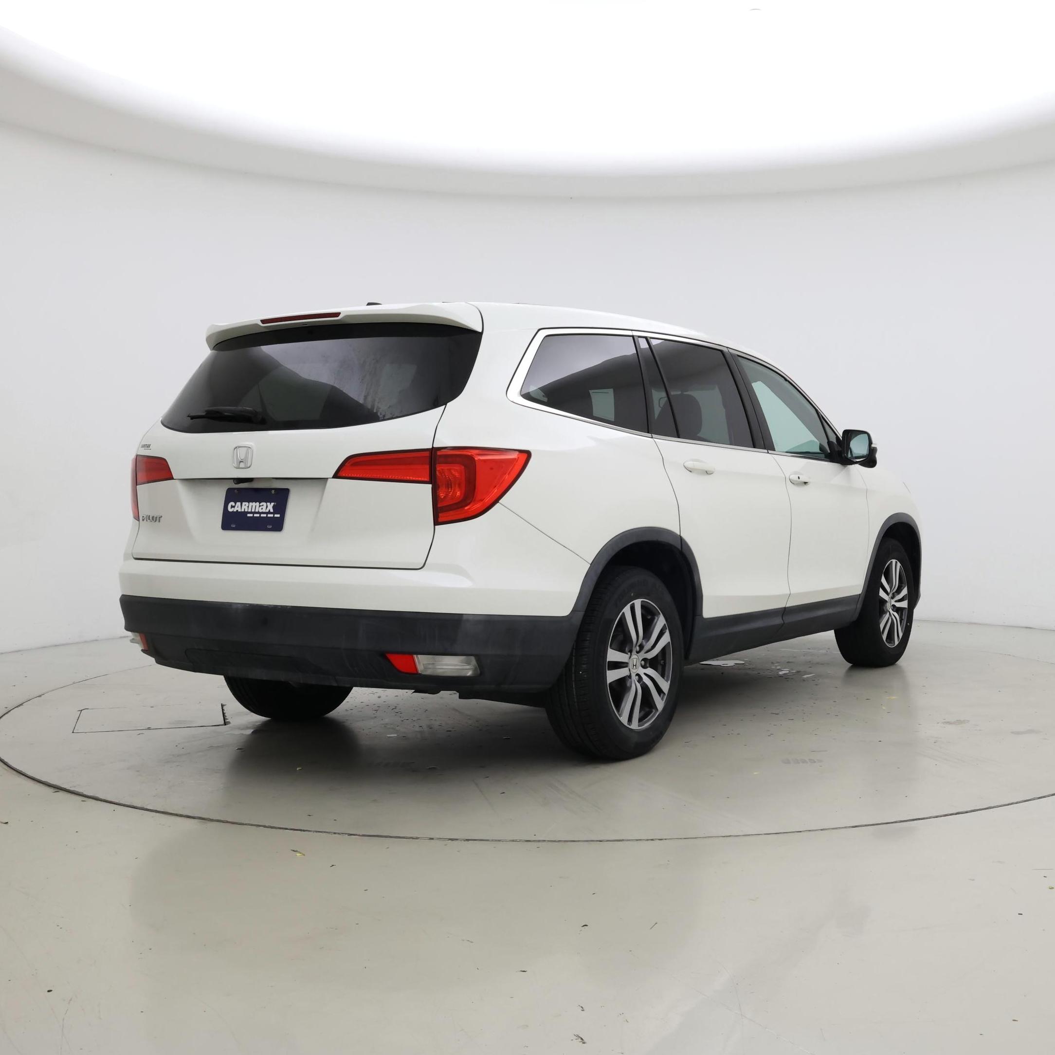 Thumbnail: 2017 Honda Pilot - 8