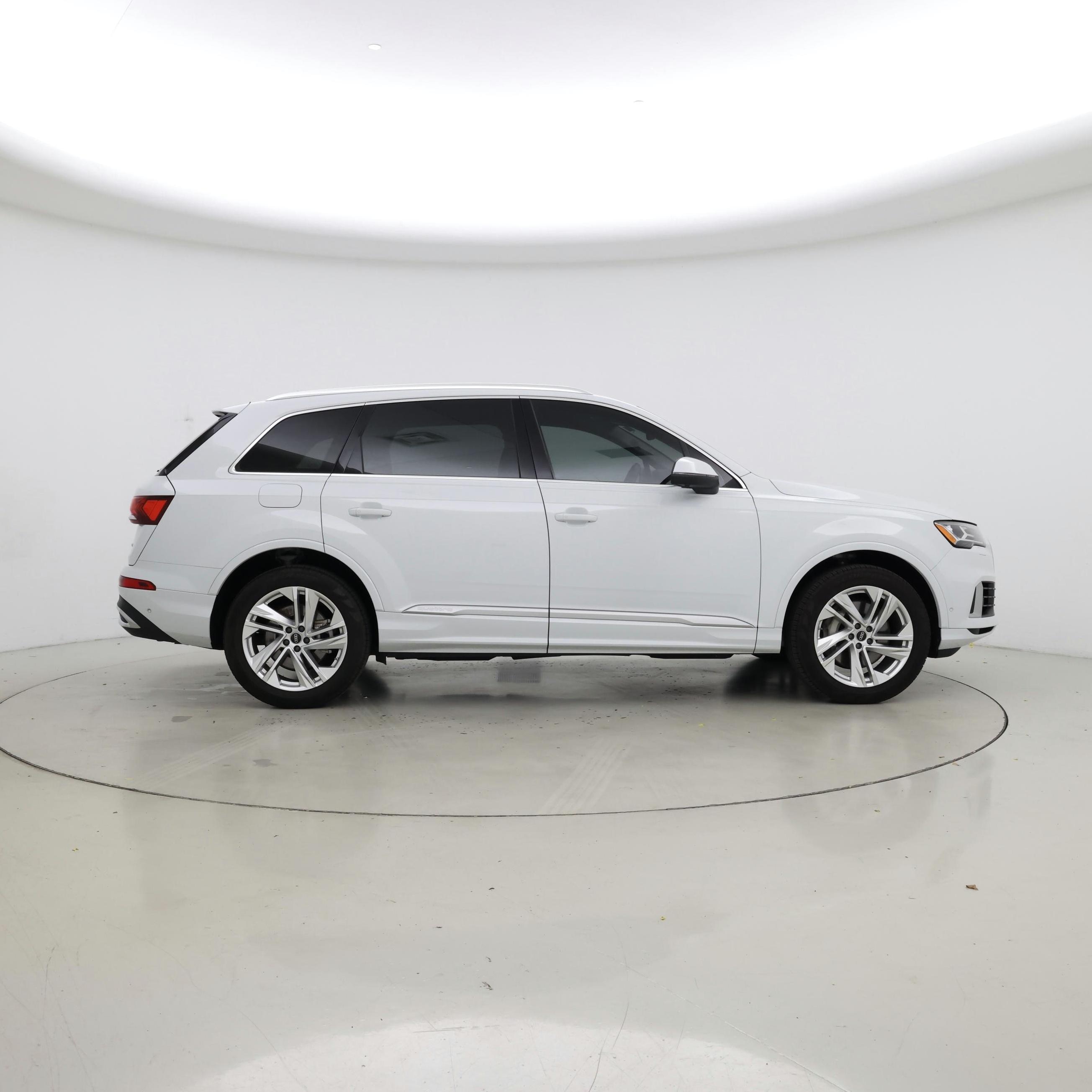 Thumbnail: 2023 Audi Q7 - 7