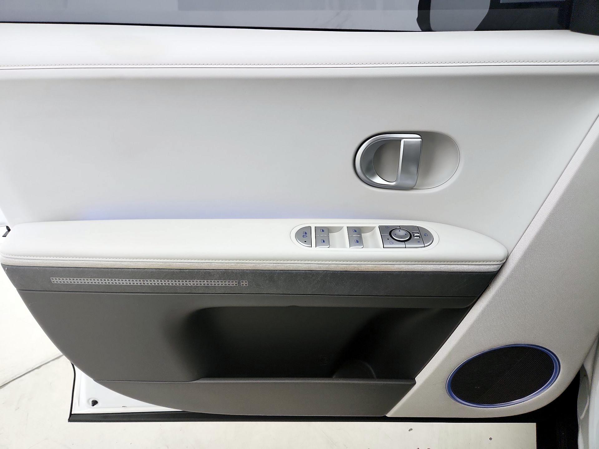 Thumbnail: 2023 Hyundai Ioniq 5 - 12