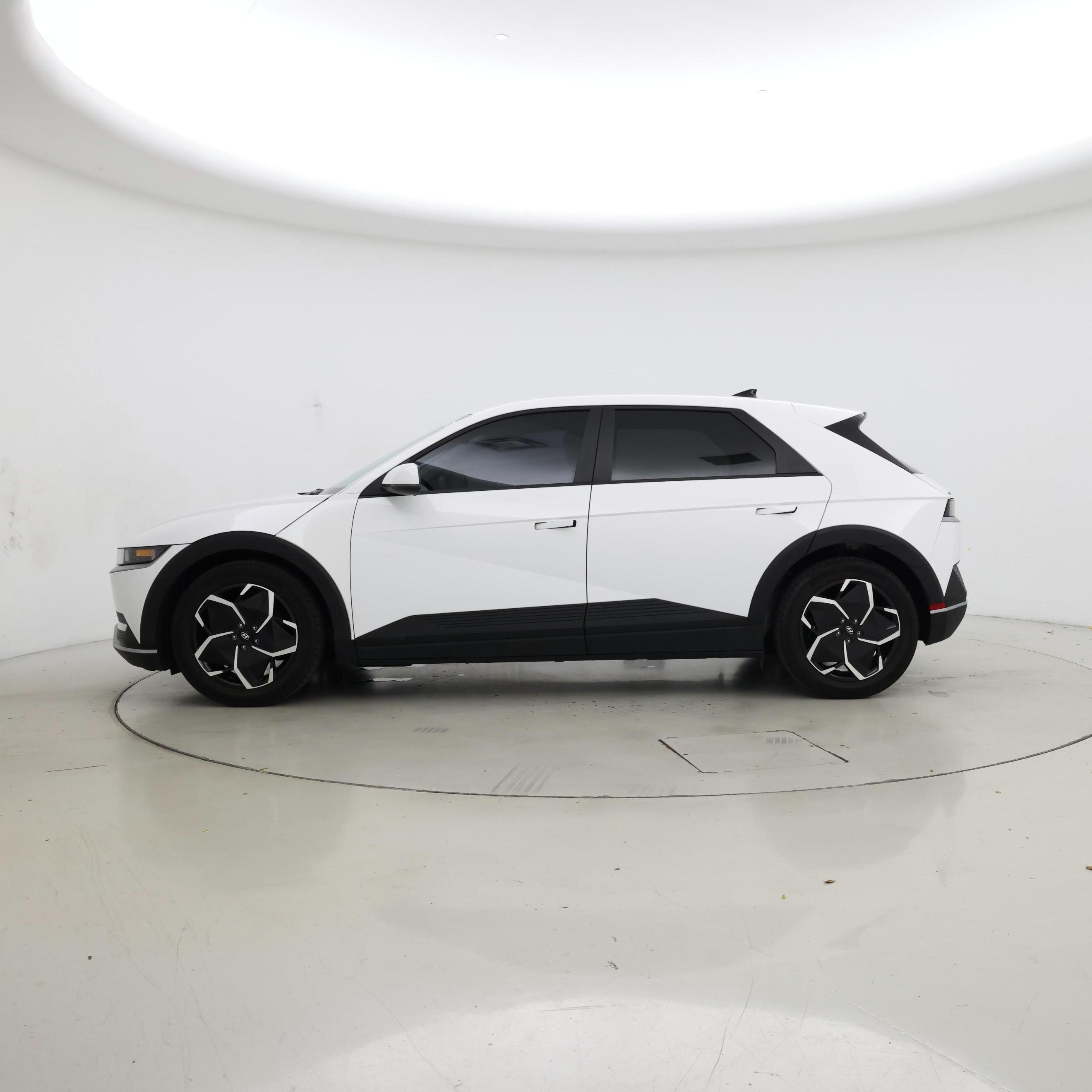 Thumbnail: 2023 Hyundai Ioniq 5 - 3