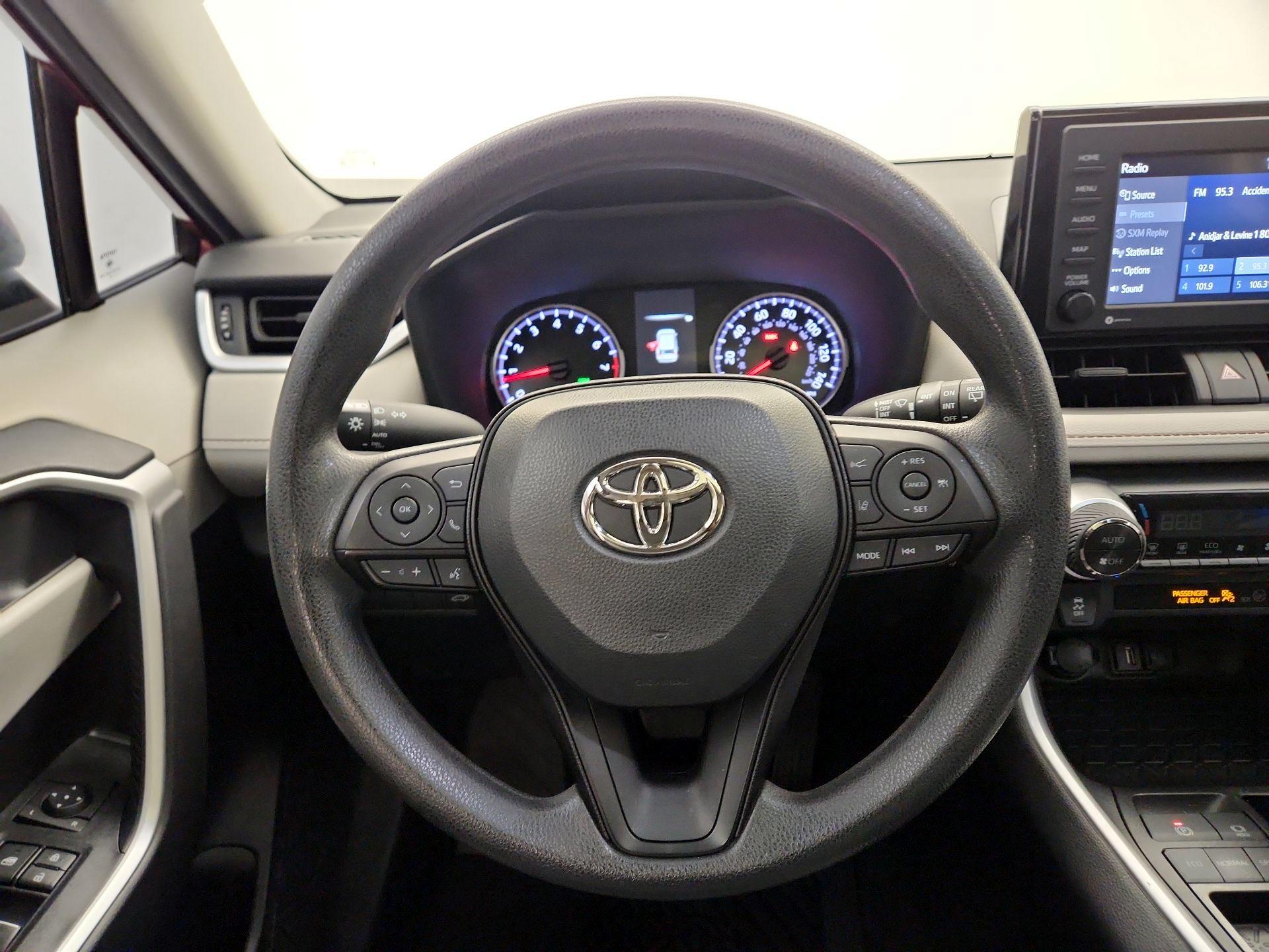 Thumbnail: 2022 Toyota RAV4 - 10