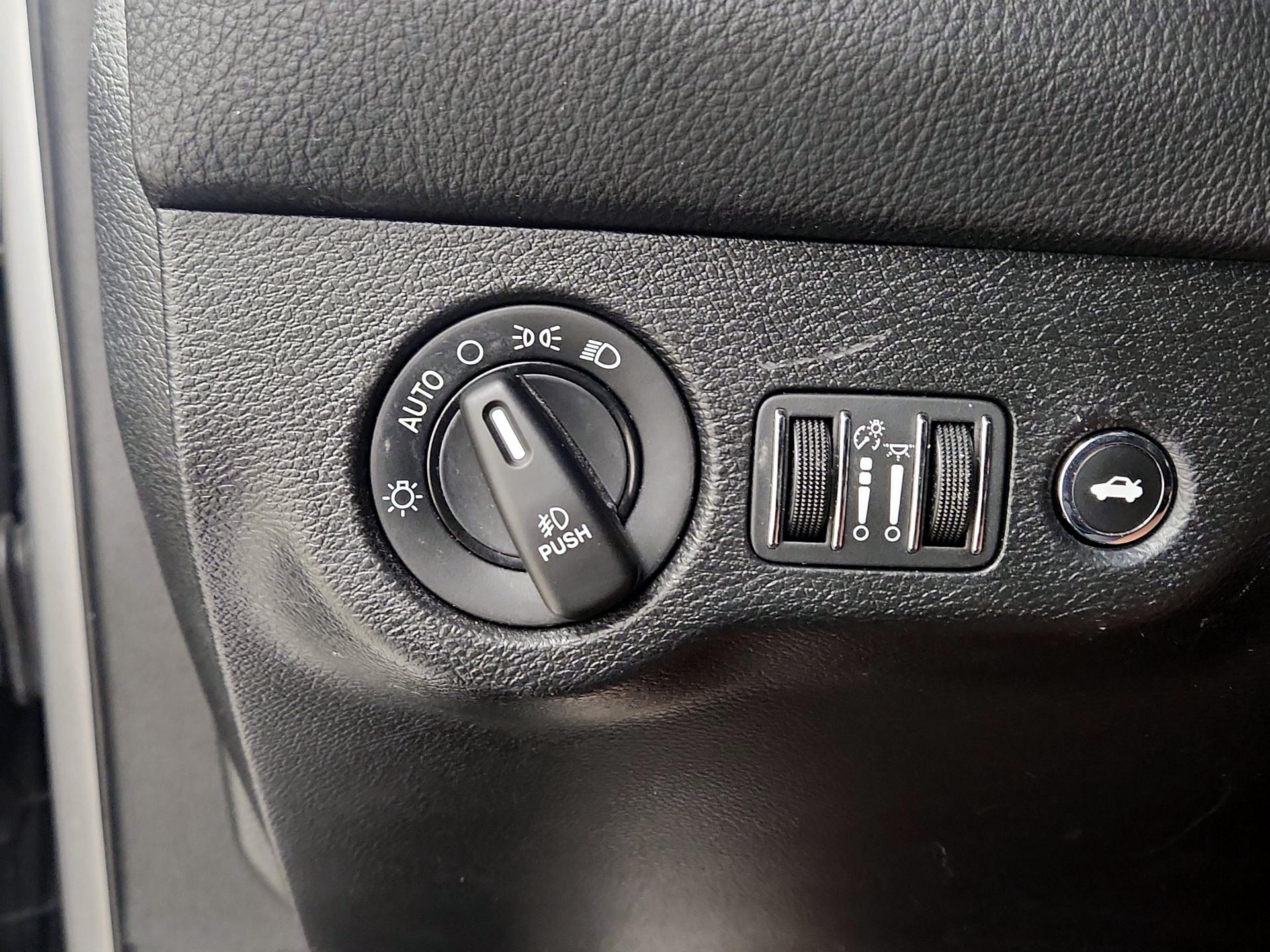 Thumbnail: 2018 Dodge Challenger - 13