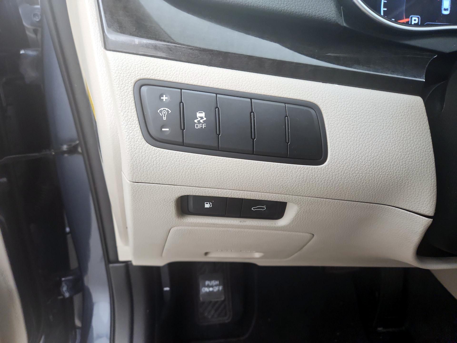 Thumbnail: 2014 Kia Cadenza - 13