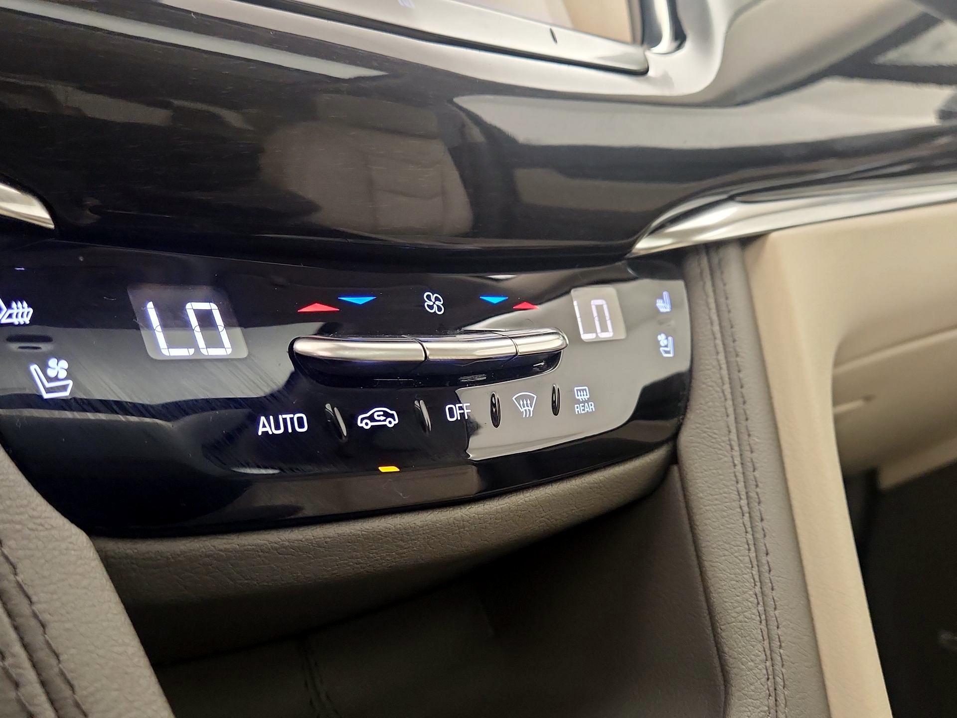 Thumbnail: 2020 Cadillac XT6 - 17