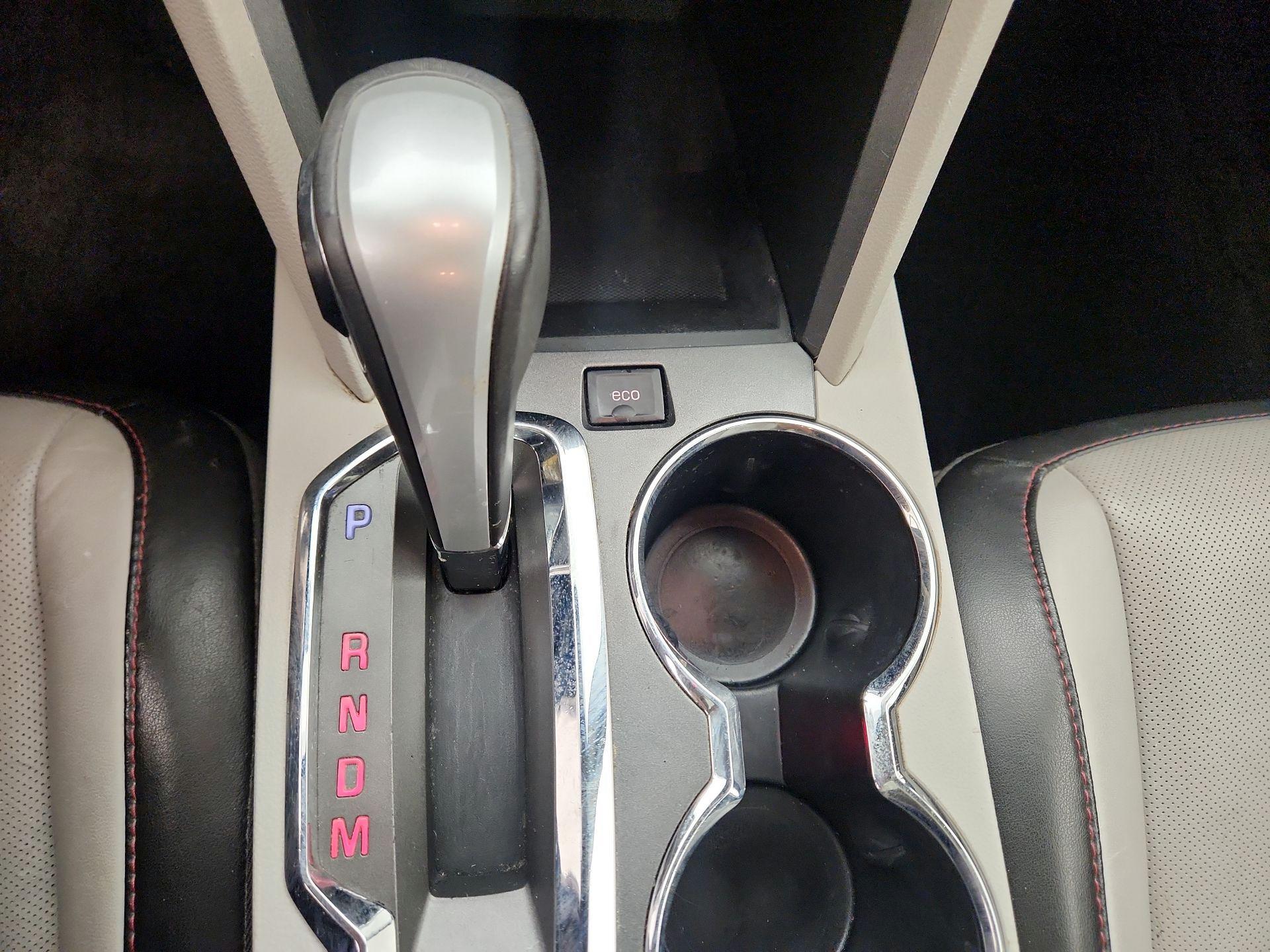 Thumbnail: 2015 GMC Terrain - 17