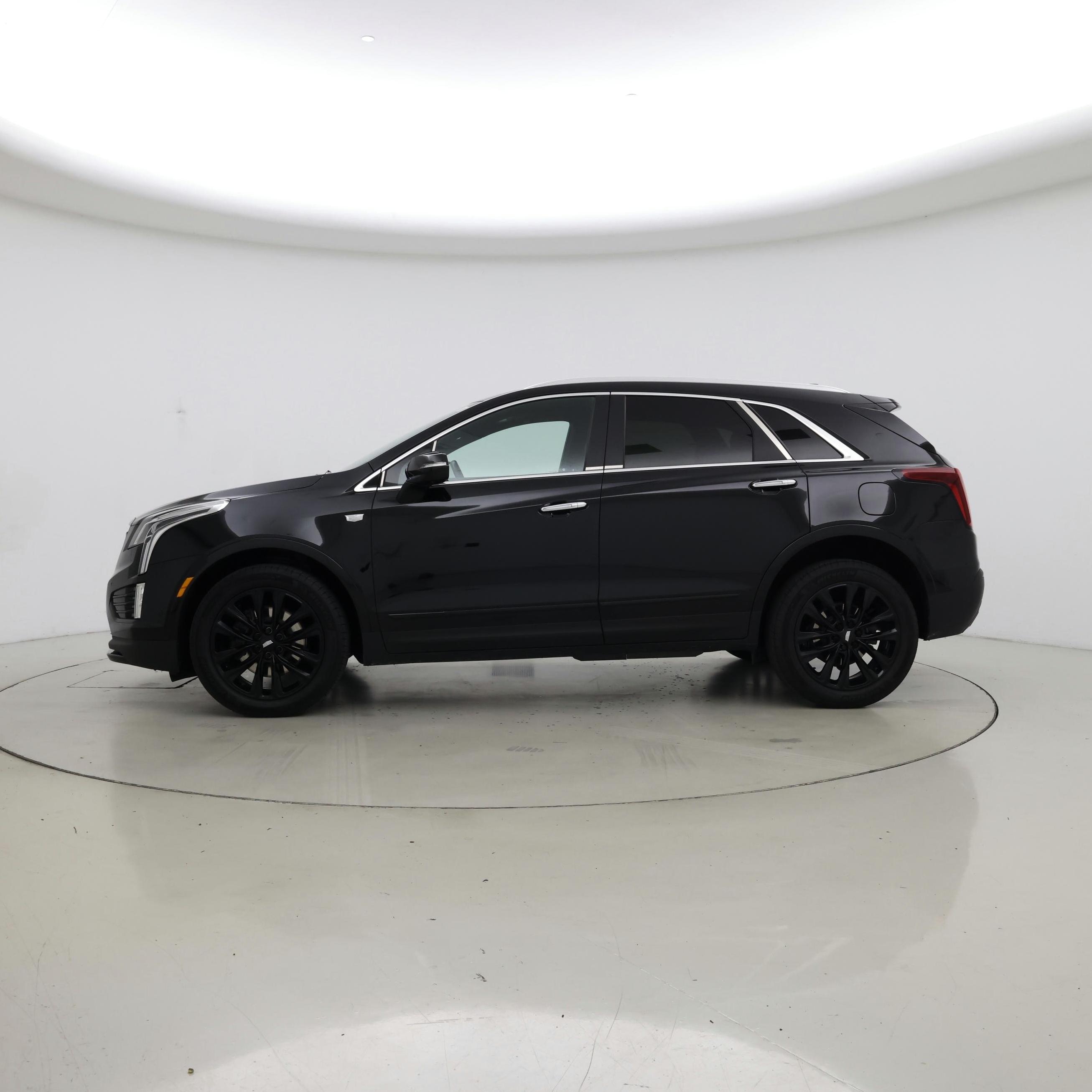 Thumbnail: 2021 Cadillac XT5 - 3