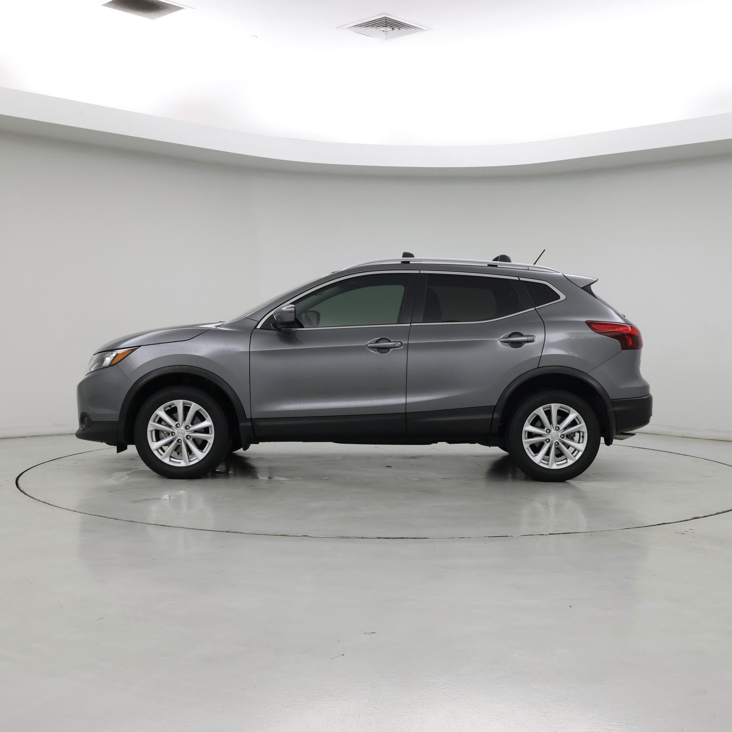 Thumbnail: 2017 Nissan Rogue Sport - 3