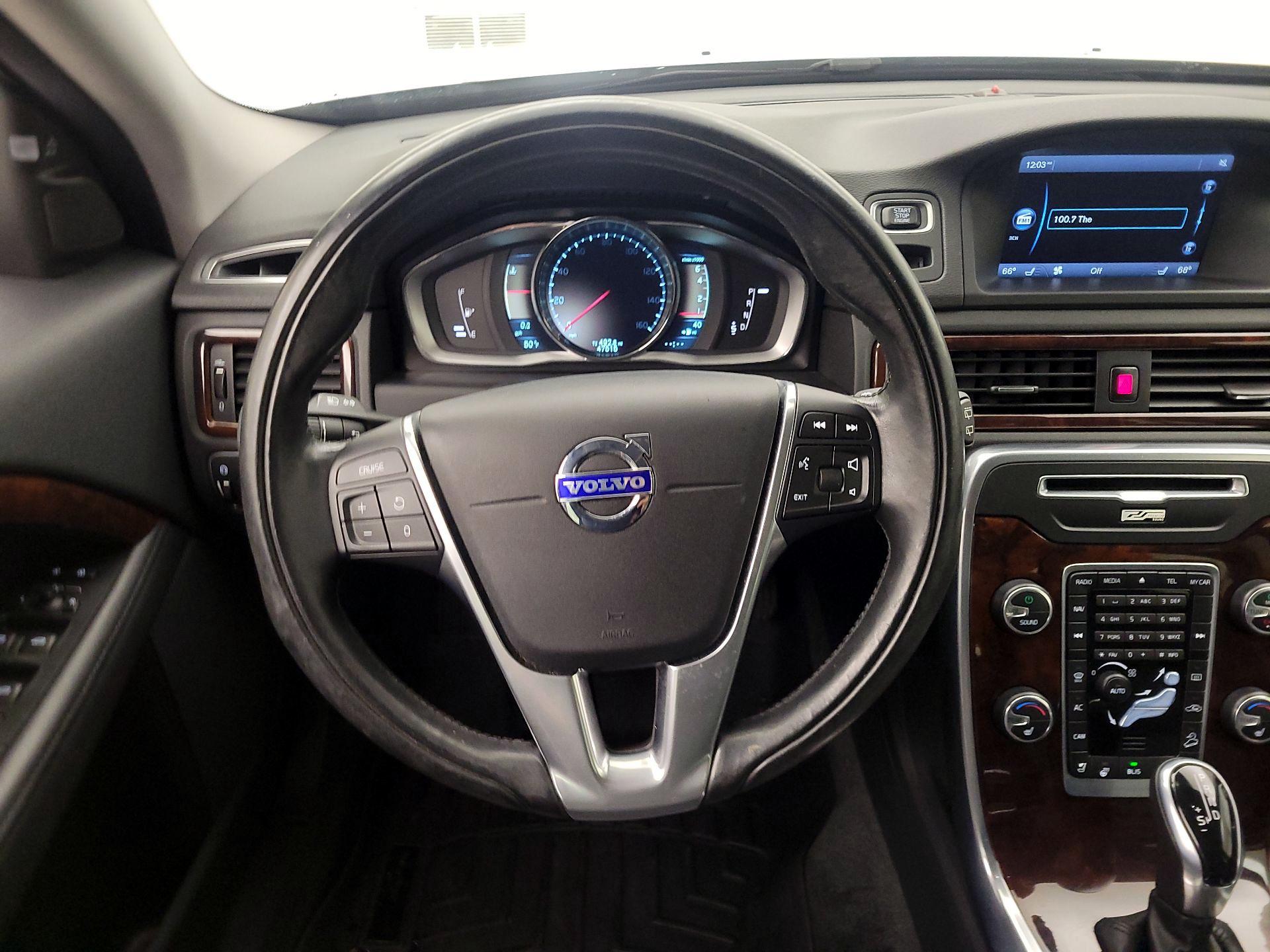 Thumbnail: 2015 Volvo XC70 - 10