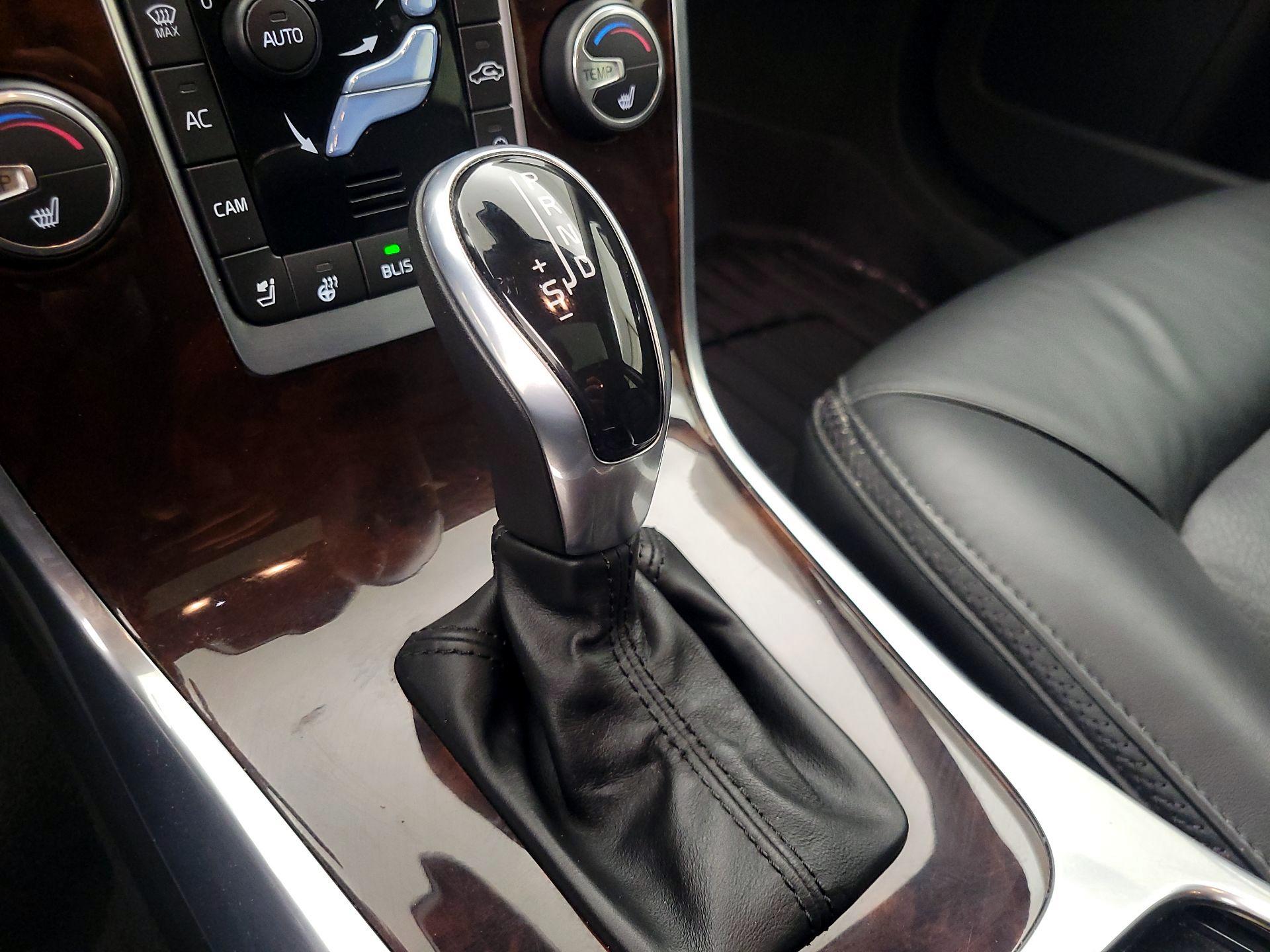 Thumbnail: 2015 Volvo XC70 - 17