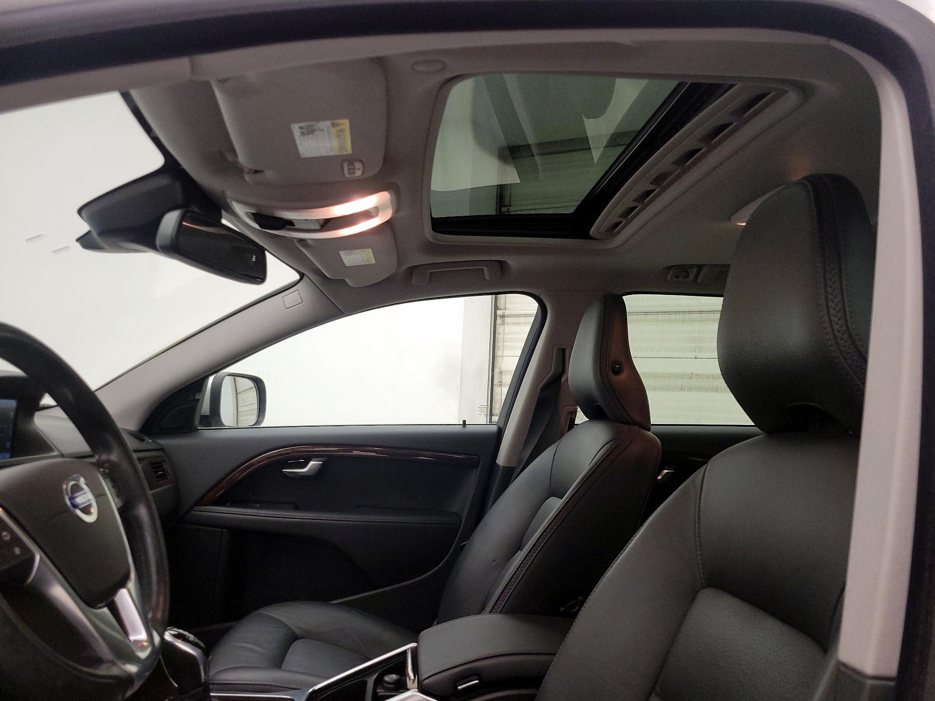 Thumbnail: 2015 Volvo XC70 - 19