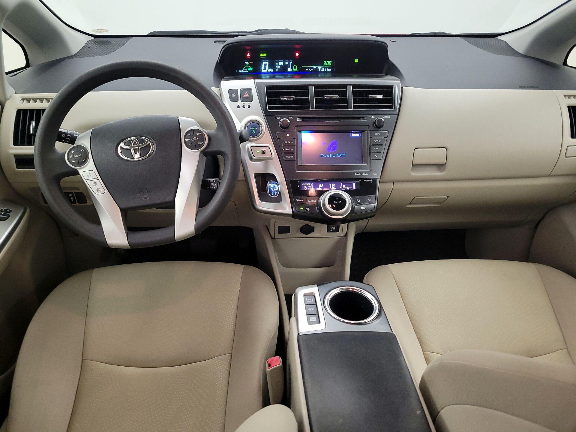 Thumbnail: 2014 Toyota Prius v - 9