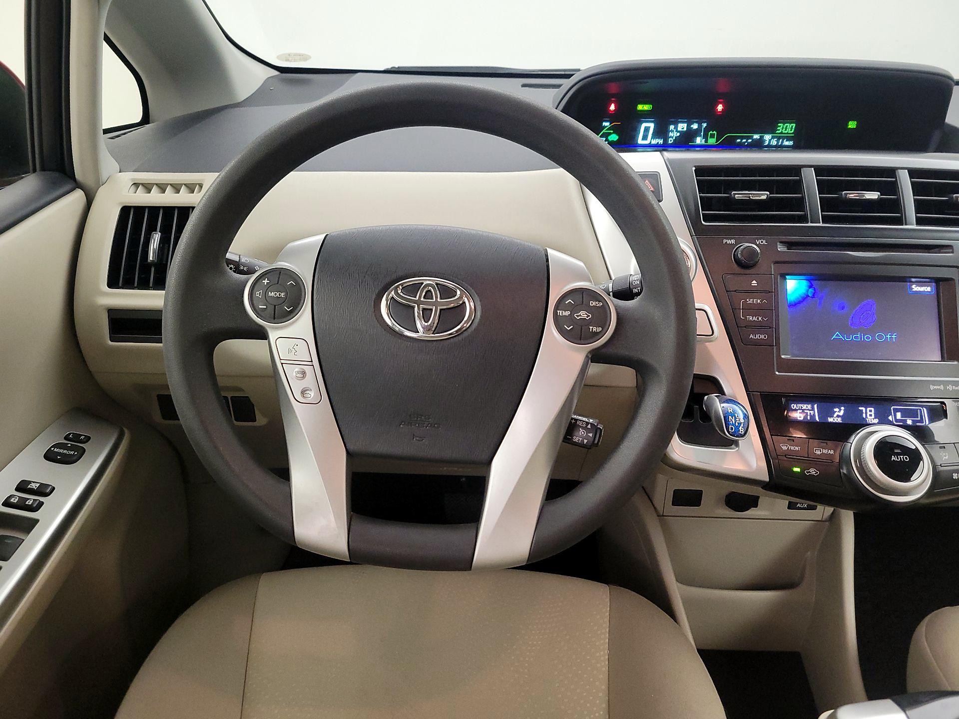 Thumbnail: 2014 Toyota Prius v - 10